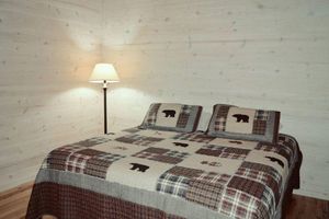 Alquiler Vacacional - Riverside Retreat:PetFriendlyCabin with HotTub,Pellet Stove RiverViews Sleeps 10