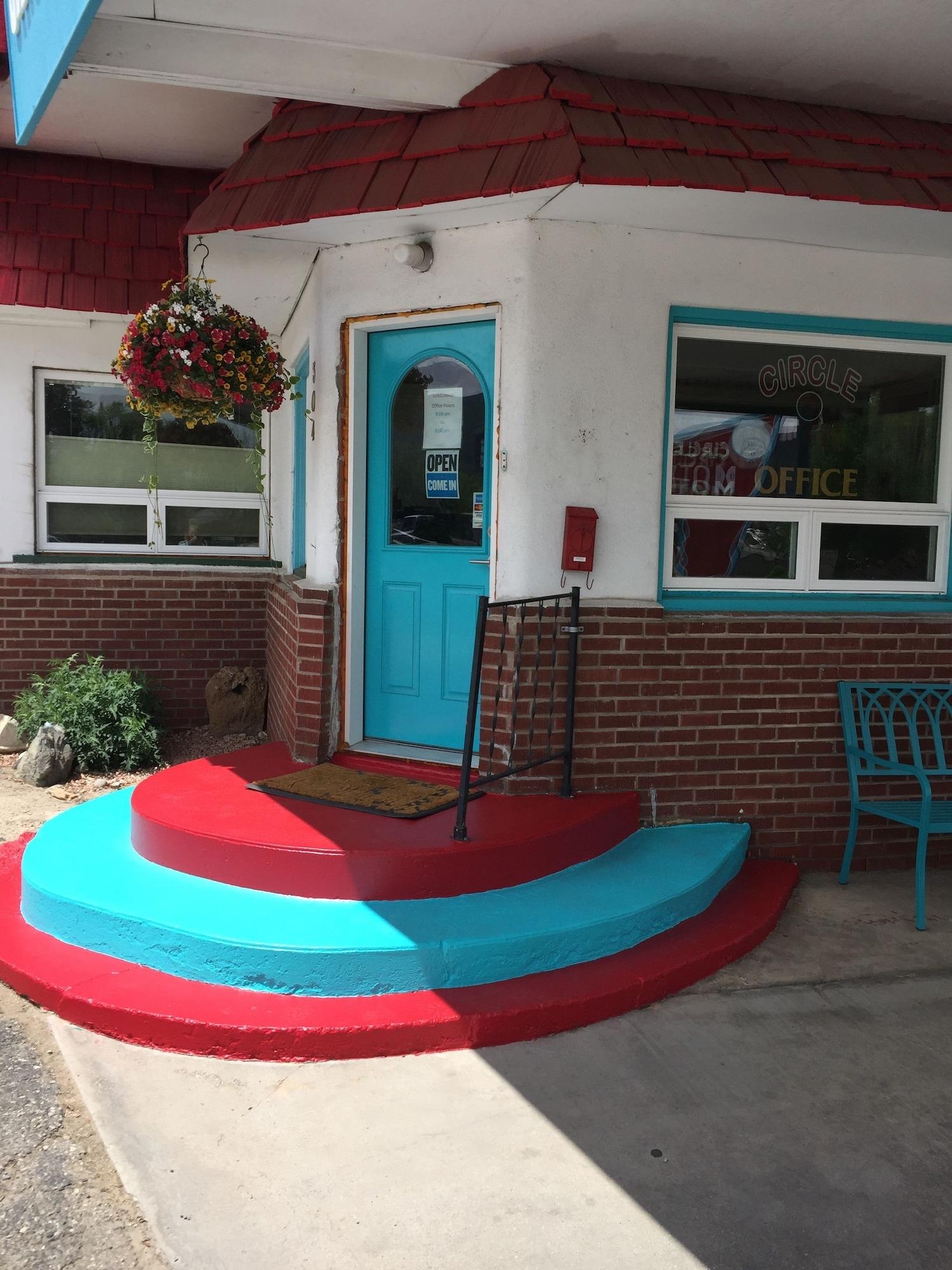 Vista Lobby Circle R Motel