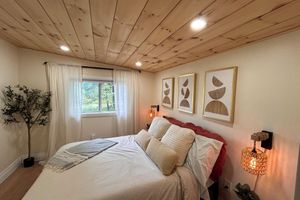 Alquiler Vacacional - Forest Retreat: Cozy Cabin with Nordic Spa &Bunkie