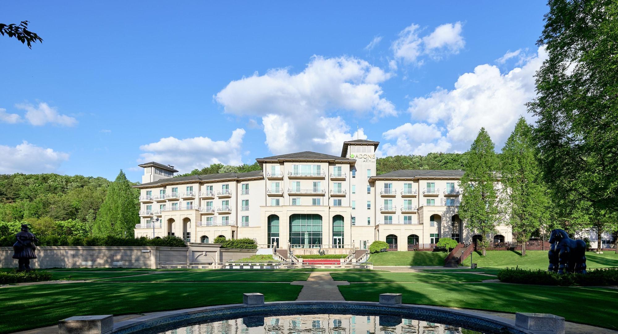 Varios Adonis Hotel