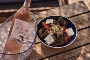 Alojamiento - Dionysos Sea Side Resort