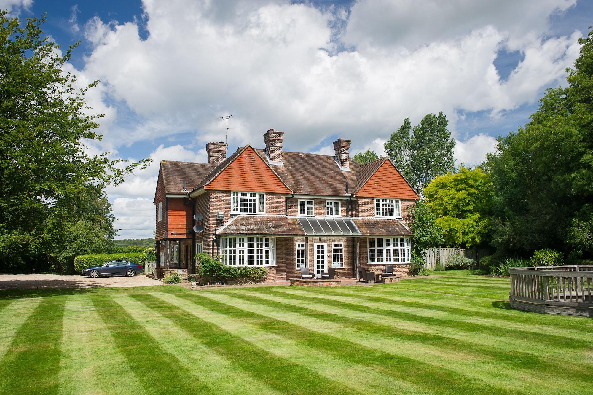 Varios Claverton Country House Hotel