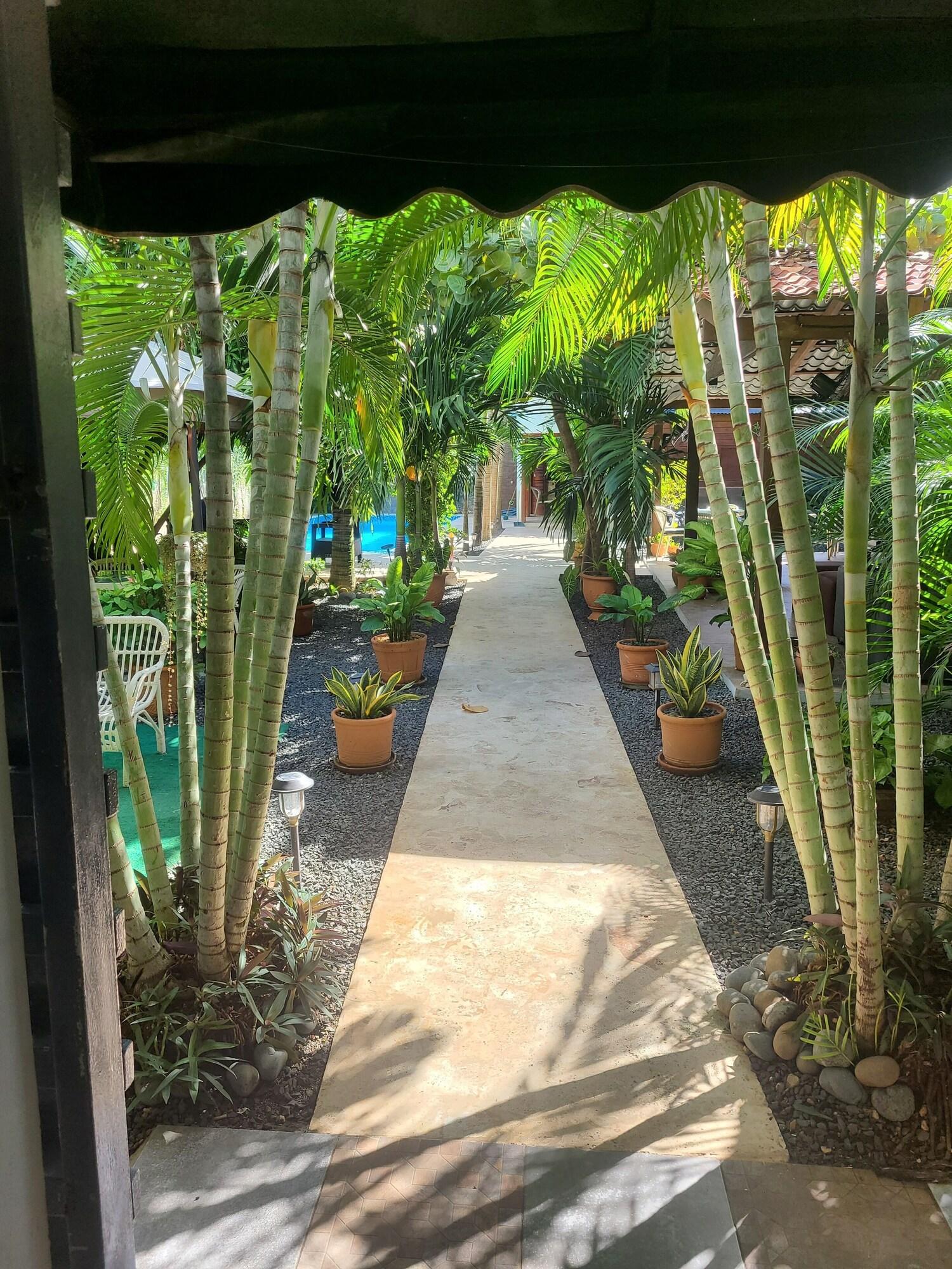 Varios Green Oasis Hotel