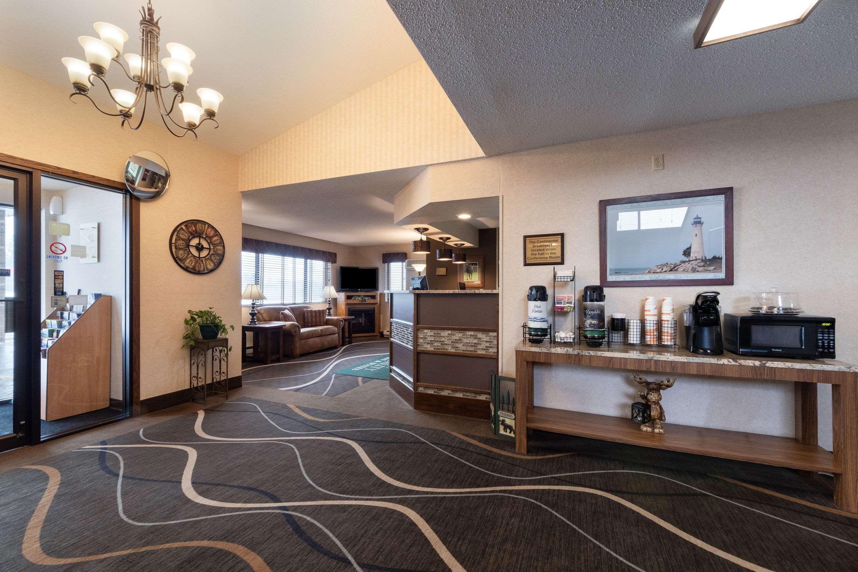 Vista Lobby Quality Inn & Suites Manistique Area