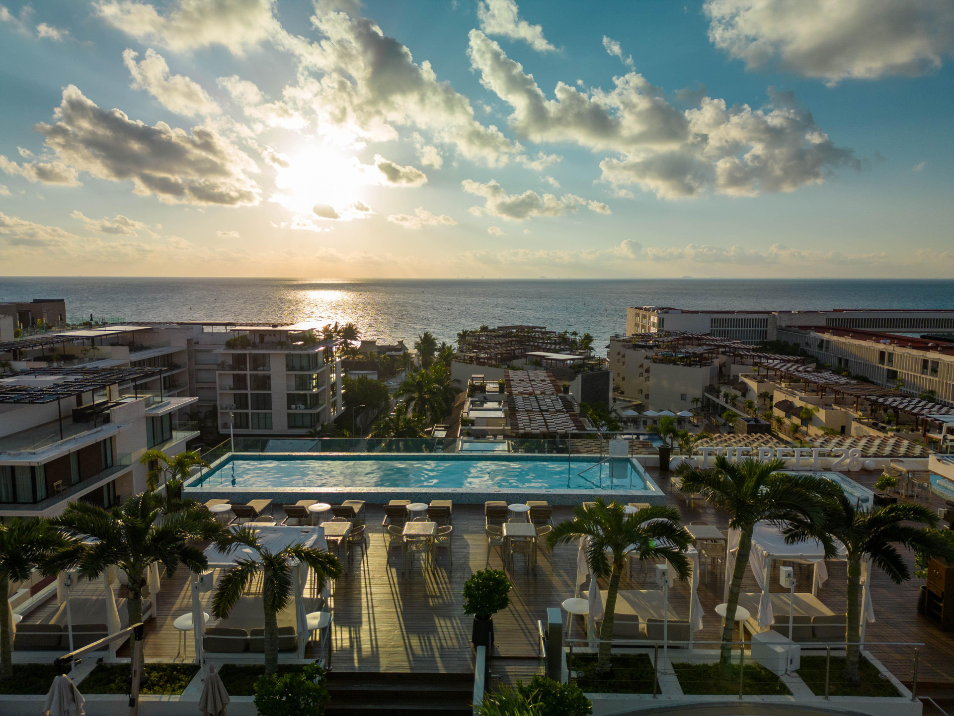 Vista Piscina The Reef 28 Hotel & Spa – Luxury adults only – All Suites – with optional All Inlcusive
