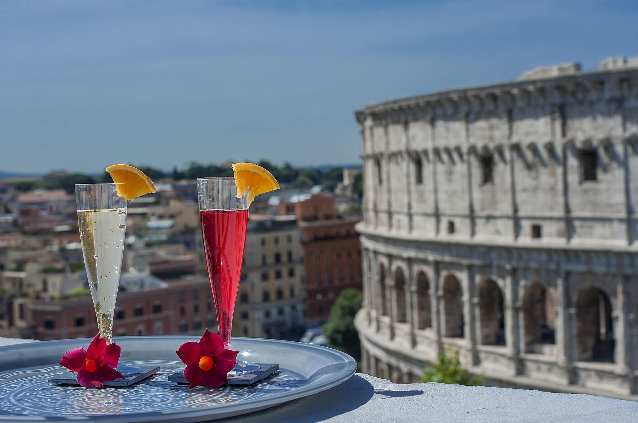 Varios Colosseum Corner
