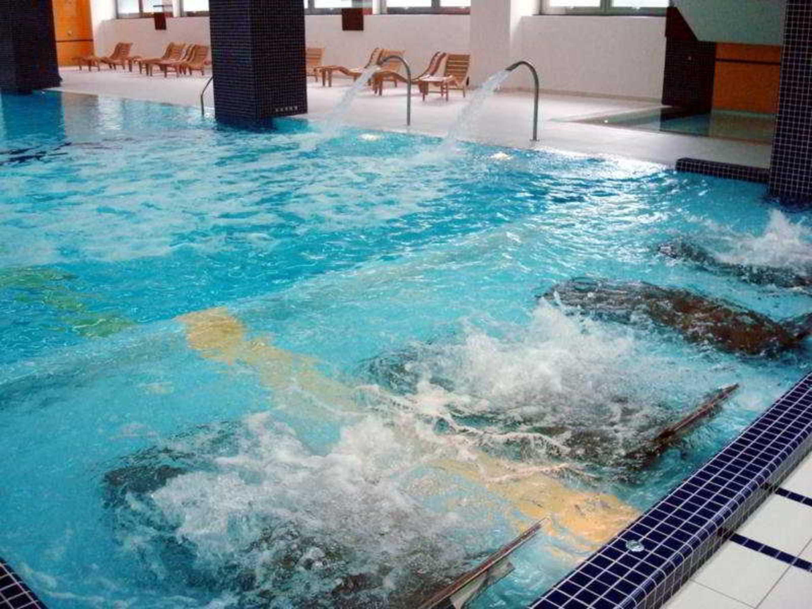 Vista Piscina Grand Hotel Salerno