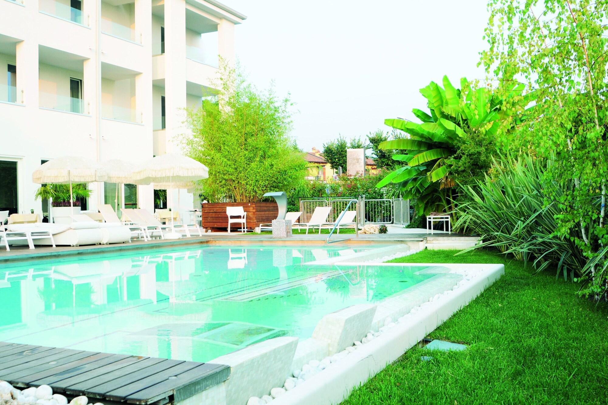 Vista Exterior Tobago Hotel