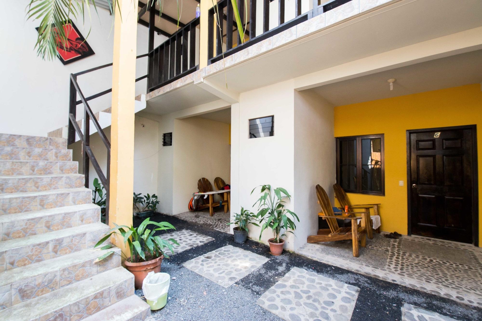 Varios Papaya'S Lodge