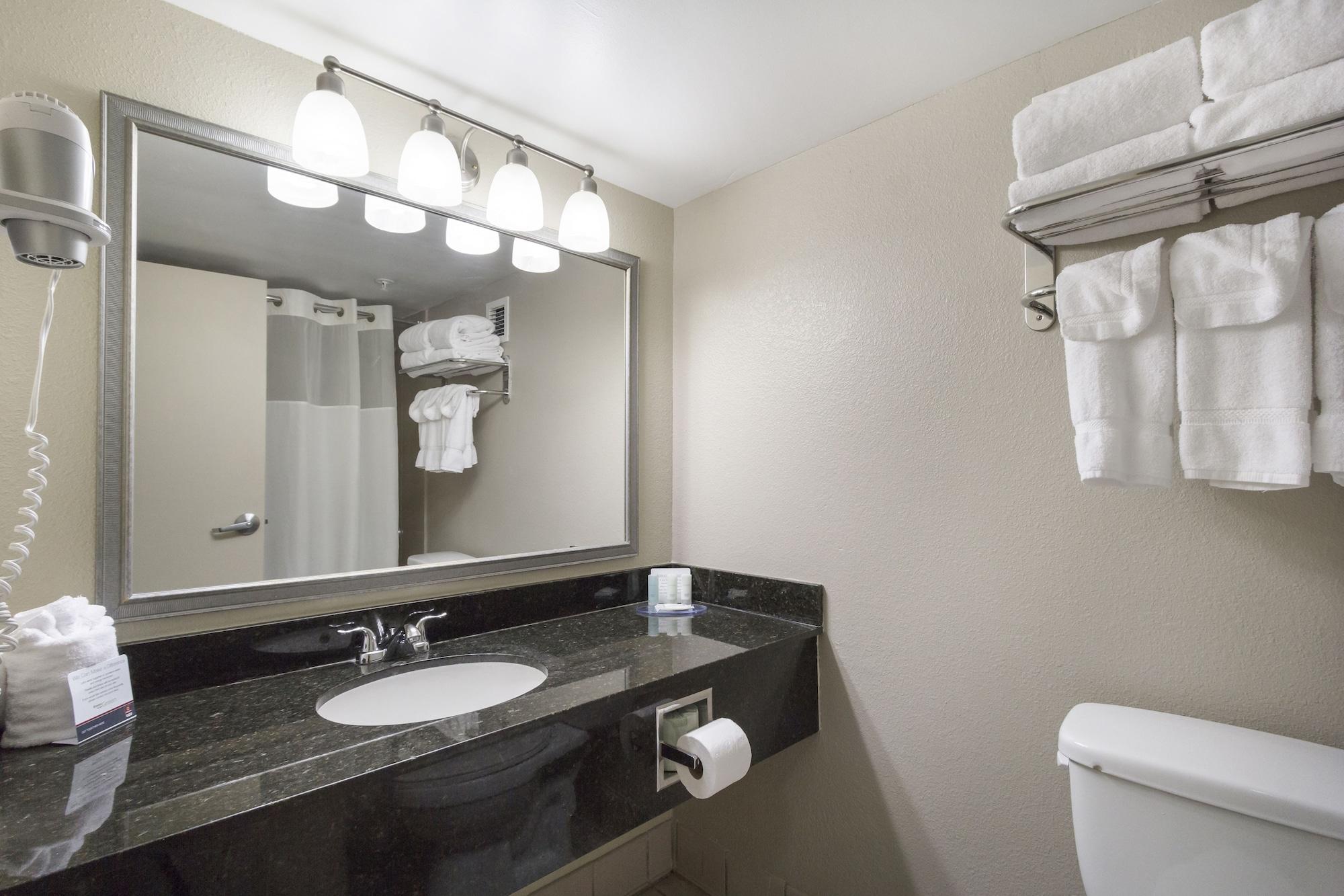 Equipamiento de Habitación Spark by Hilton Cleveland Beachwood