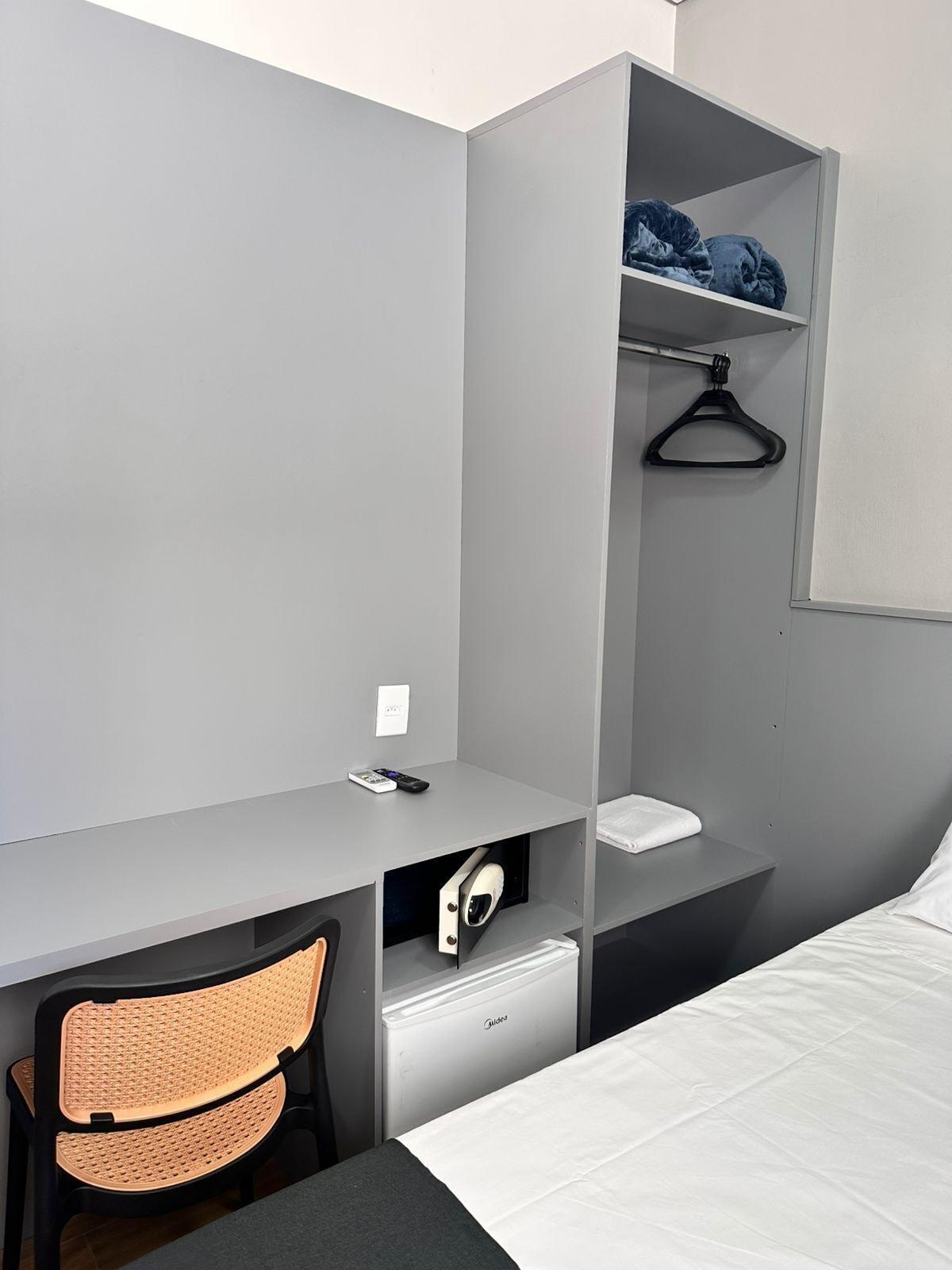 Varios B.Hotel Economy 888