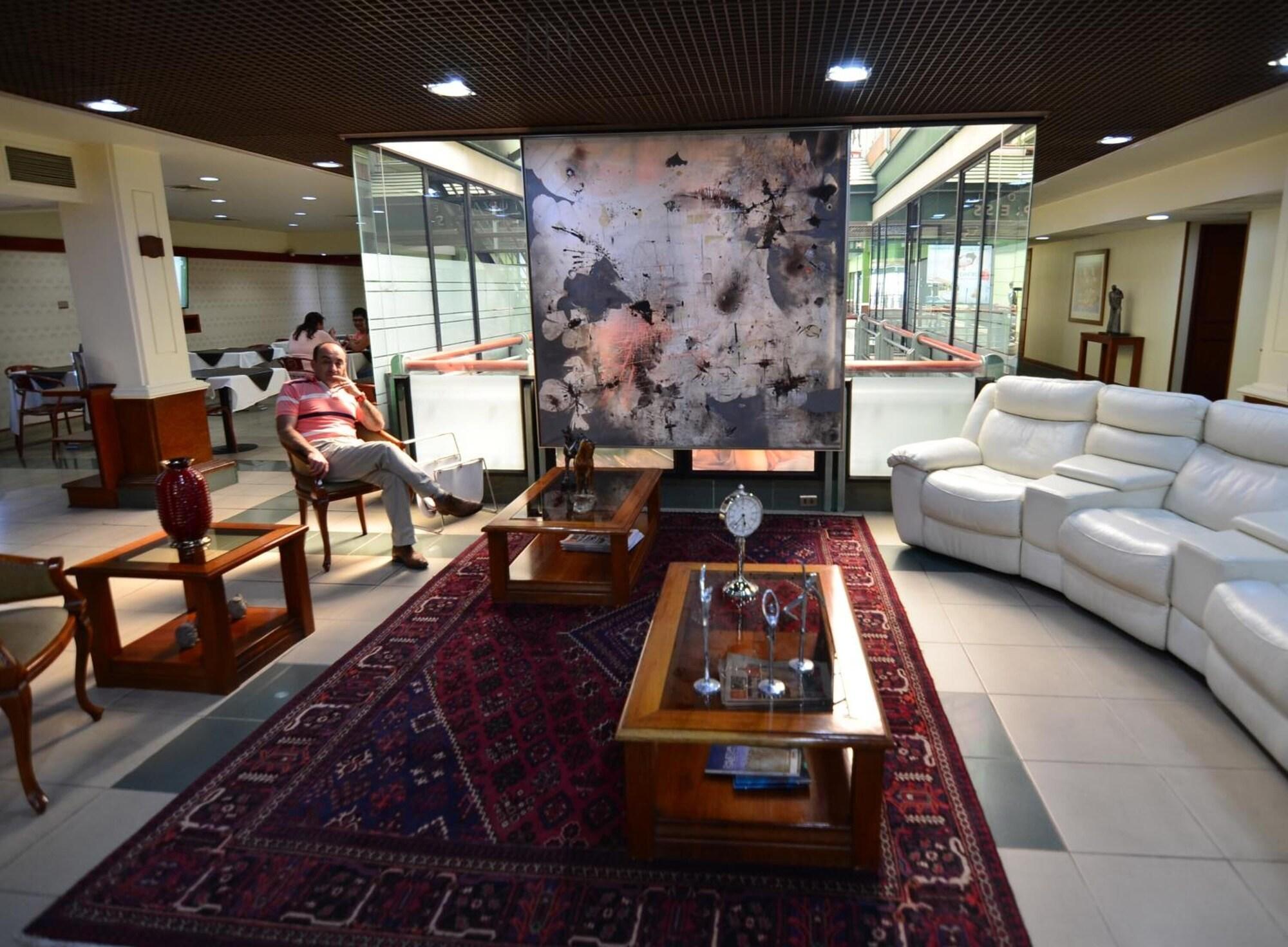 Vista Lobby Tur Hotel Santiago