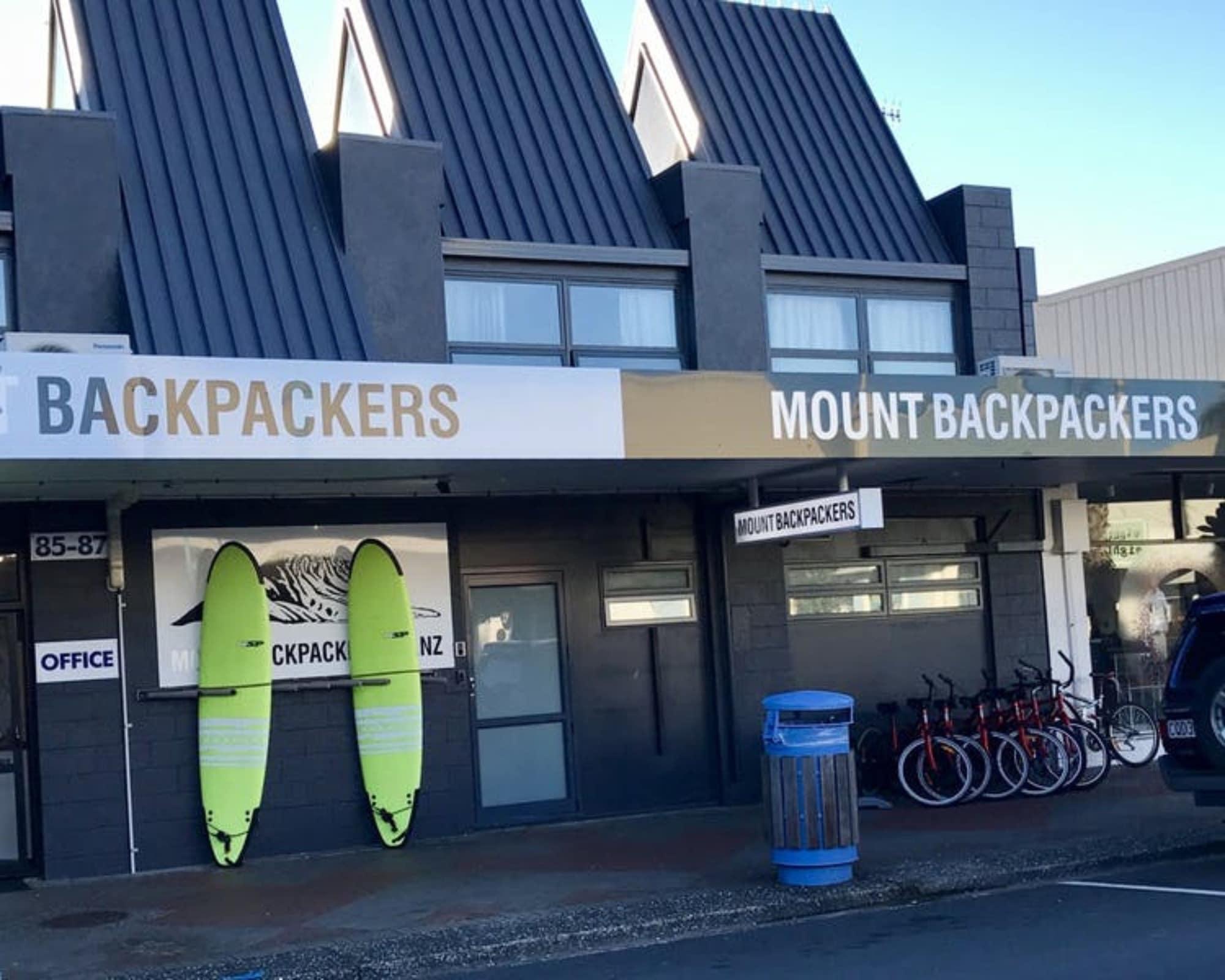 Varios Mount Backpackers