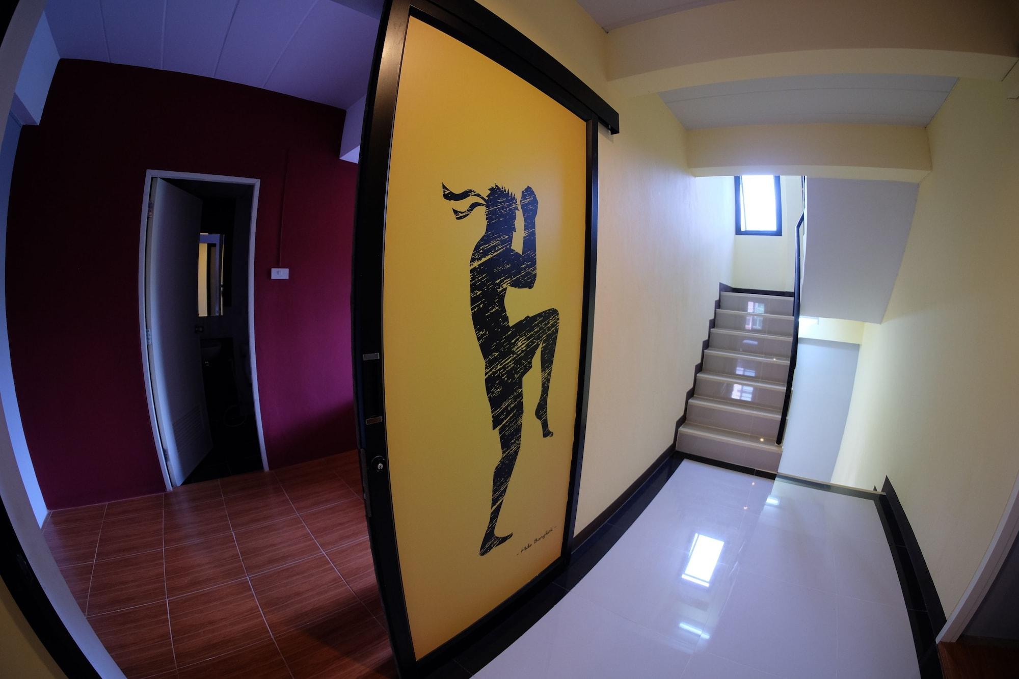 Varios Hide Bangkok Hostel