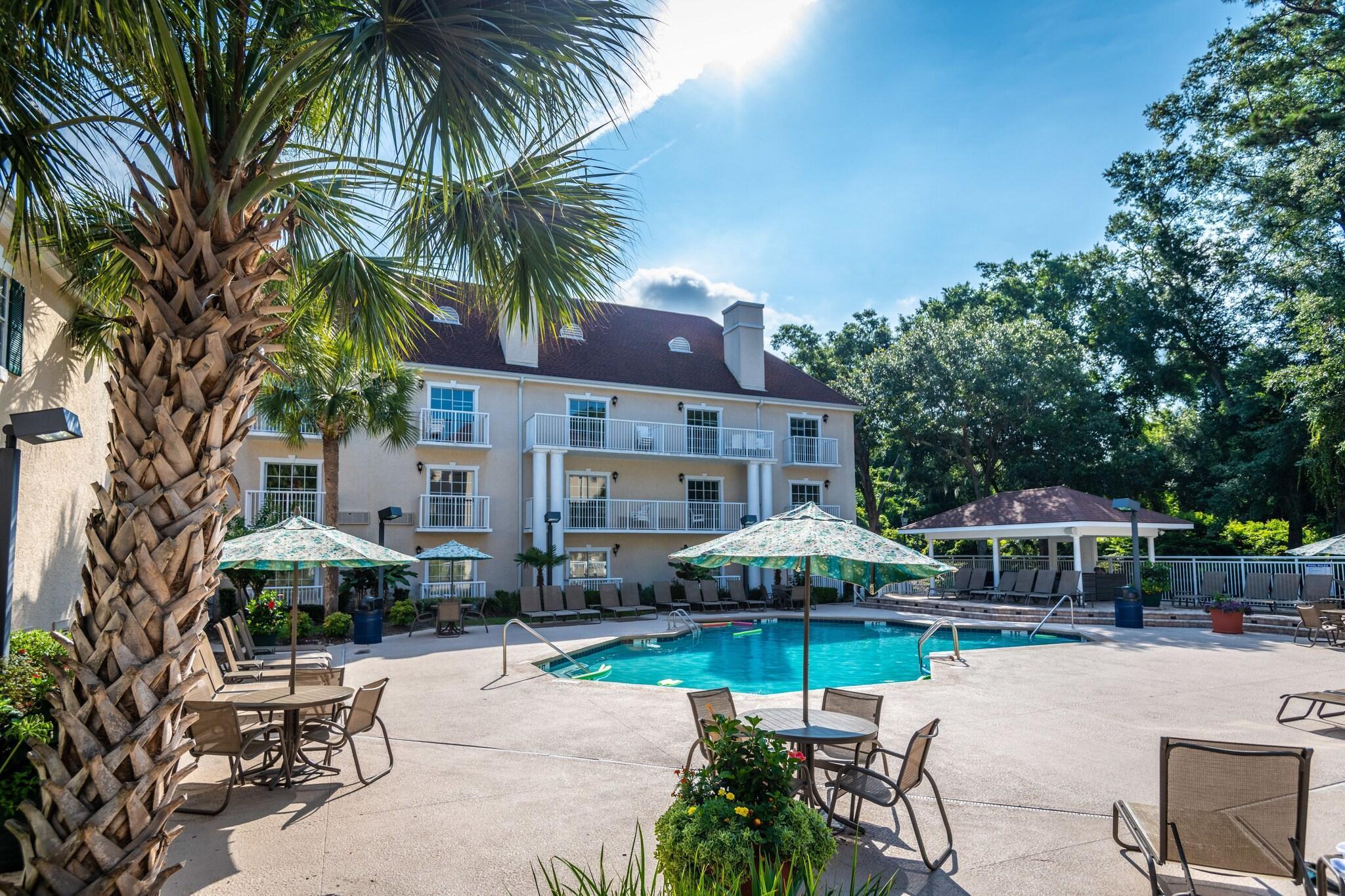 Vista Exterior Palmera Inn and Suites