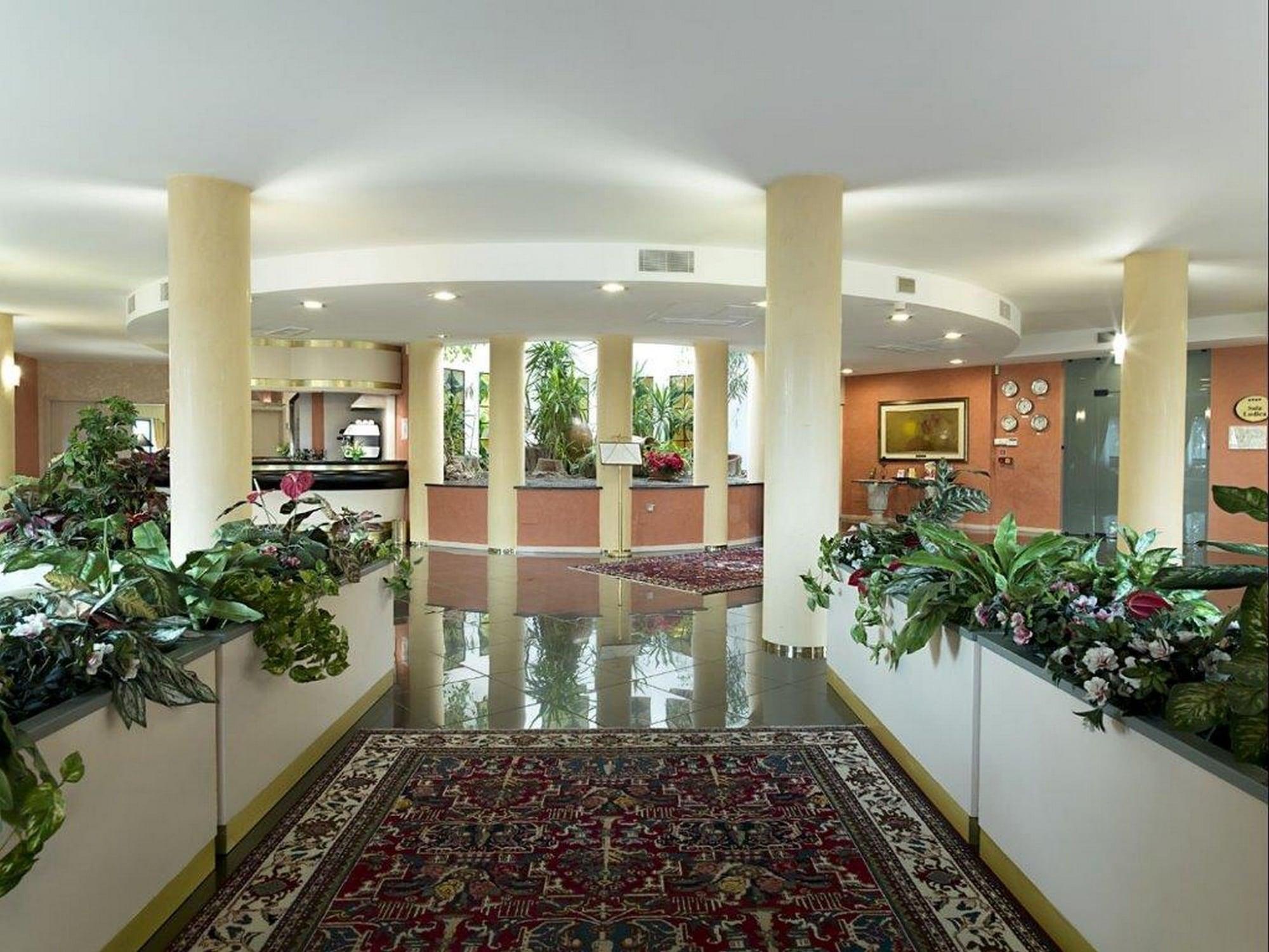 Vista Lobby Hotel Bifi