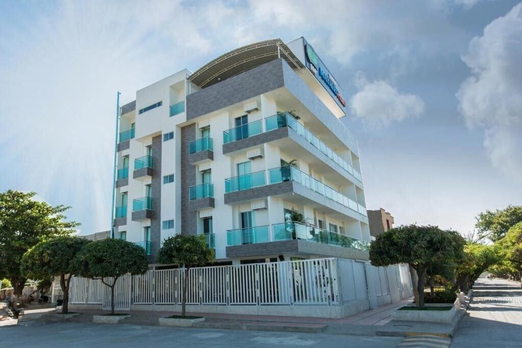 Vista Exterior hotel metropolitano plaza