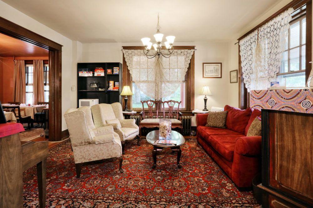 Vista Lobby Australian Walkabout Inn B & B