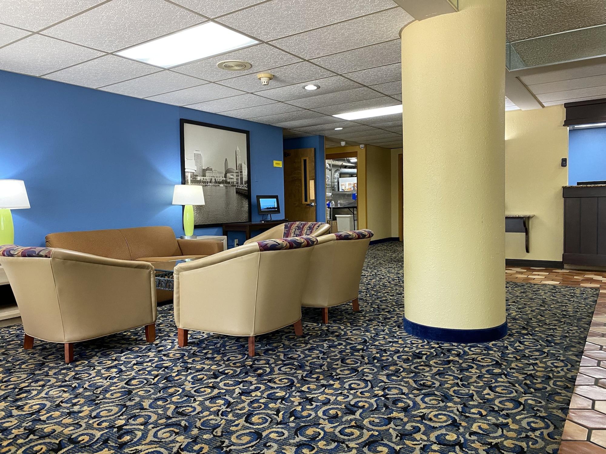 Vista Lobby Super 8 by Wyndham Port Clinton