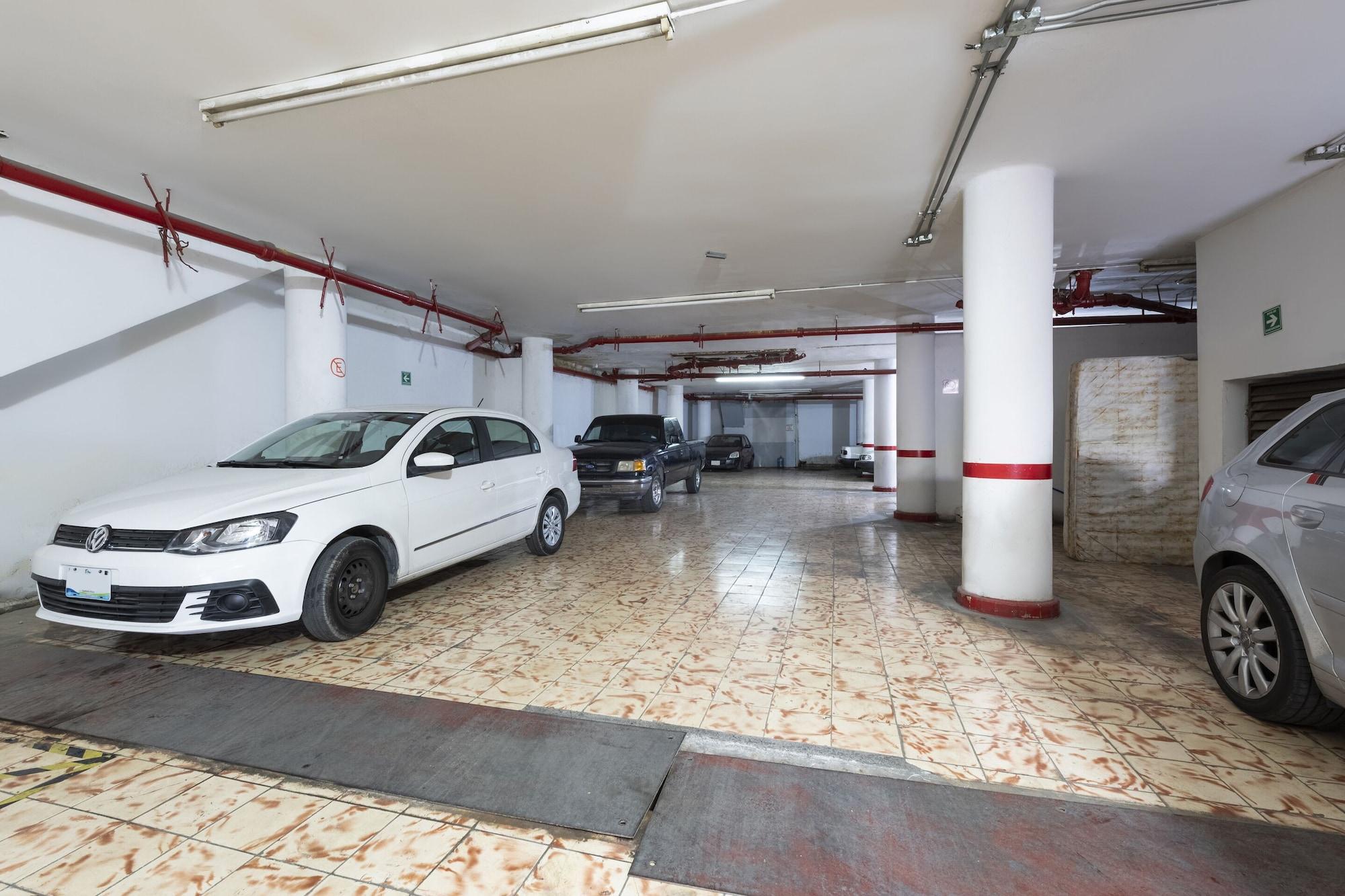 Comodidades del Alojamiento Unidades Privadas con AC-TV-WiFi y Estacionamiento en Centro de MTY