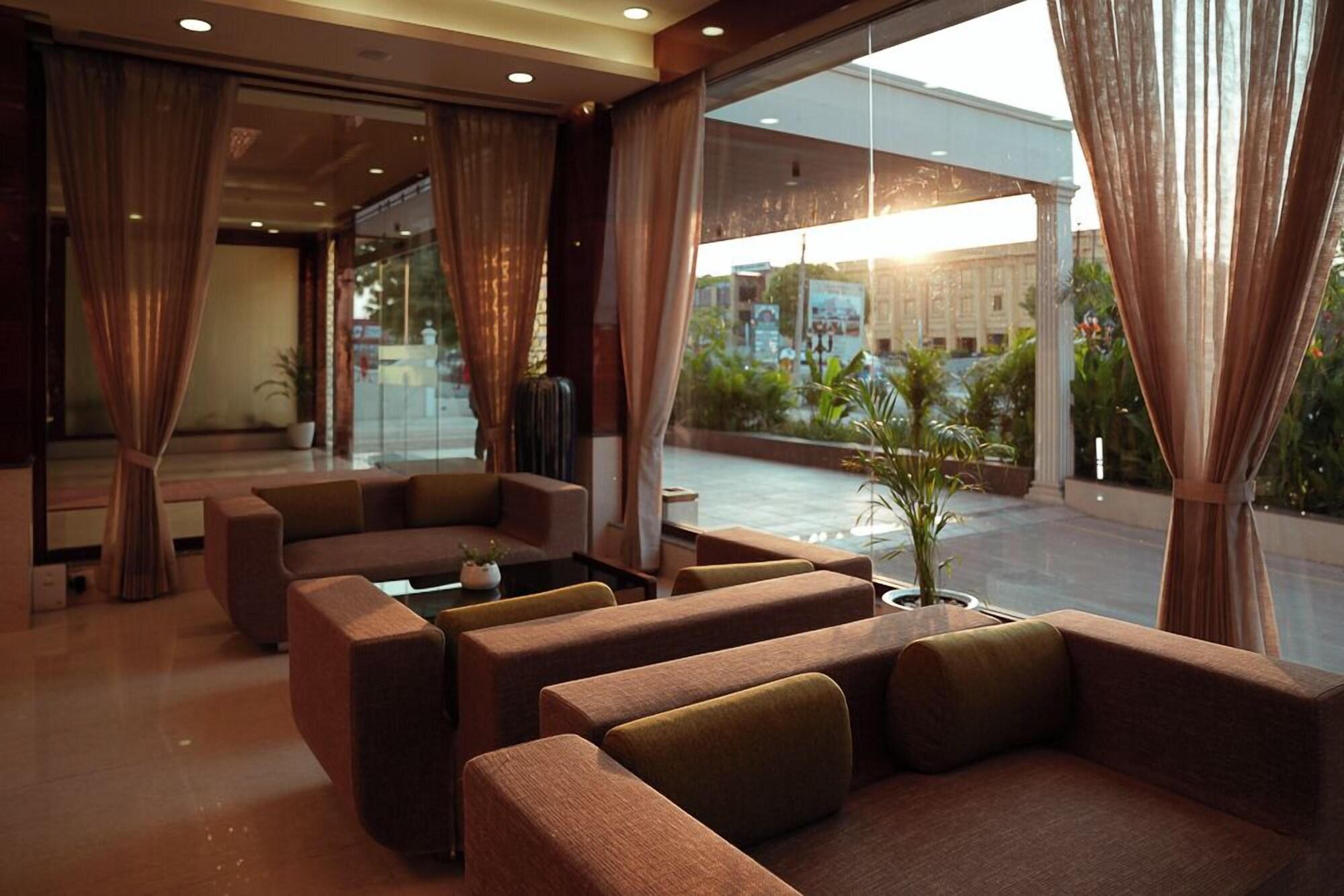 Vista Lobby Ramee The Srinivas Palace