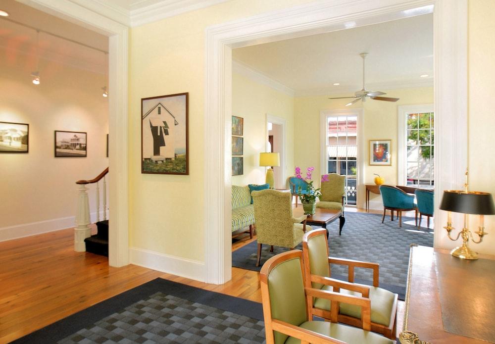 Vista Lobby The Marquesa Hotel