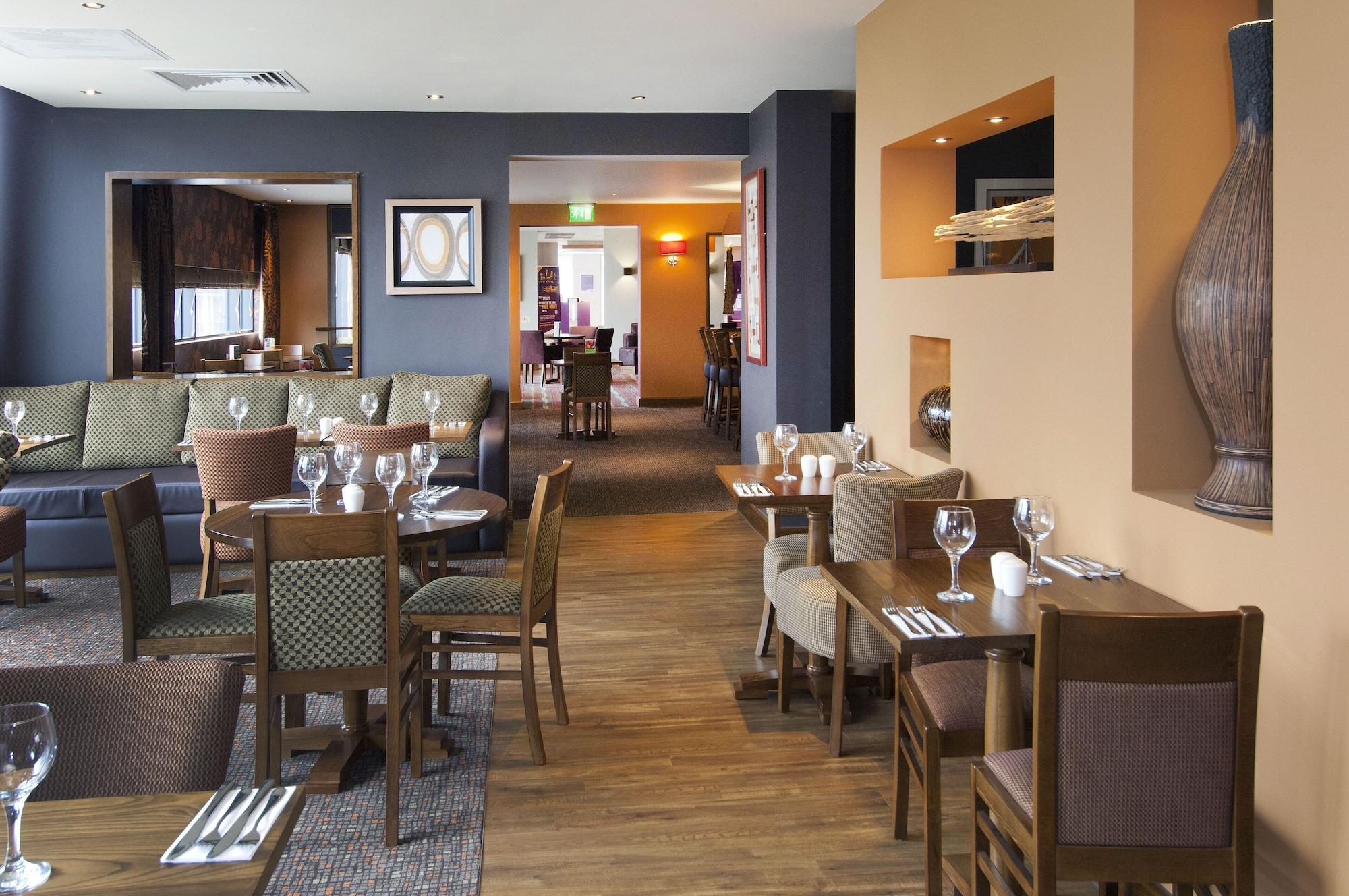 Restaurant Premier Inn Heathrow Airport Terminal 5