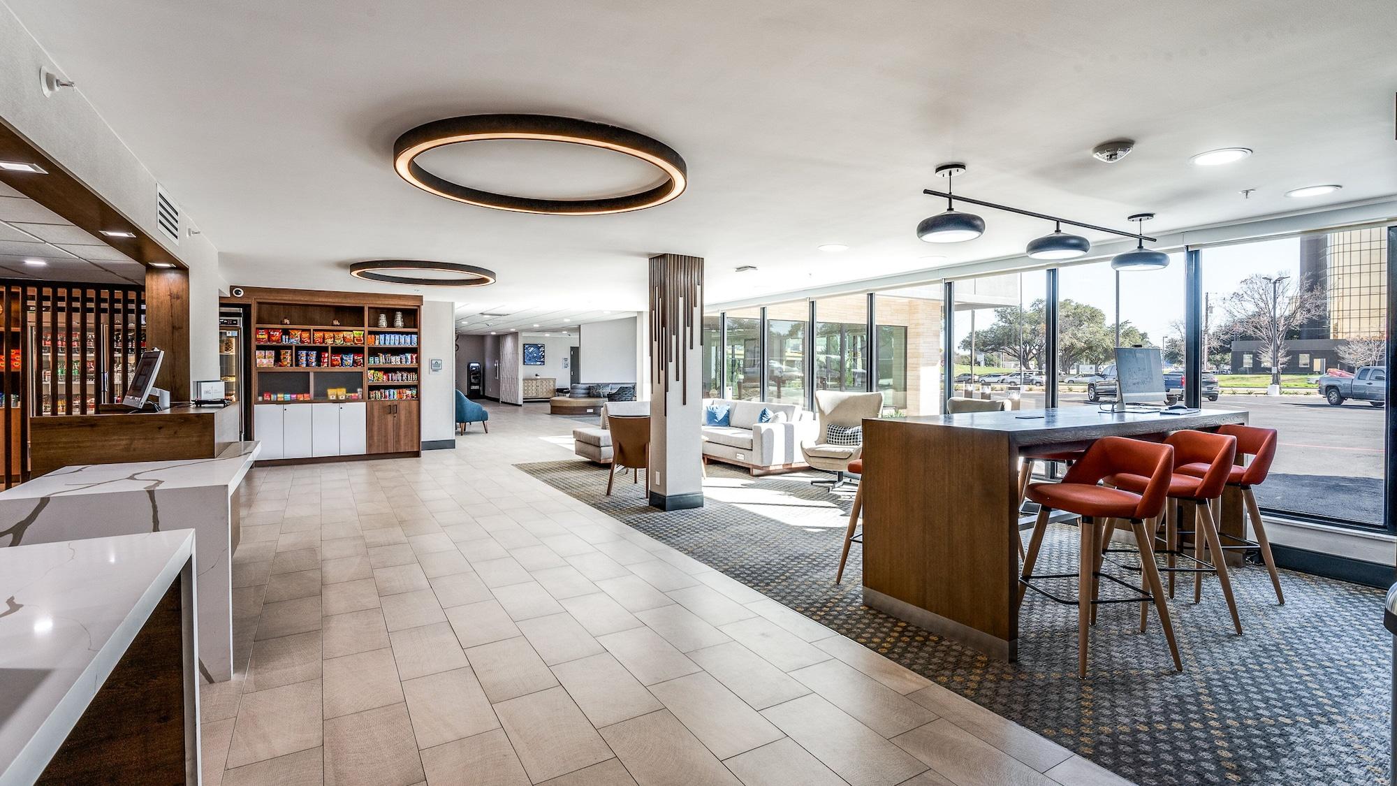 Vista Exterior Holiday Inn Dallas Market Ctr Love Field by IHG