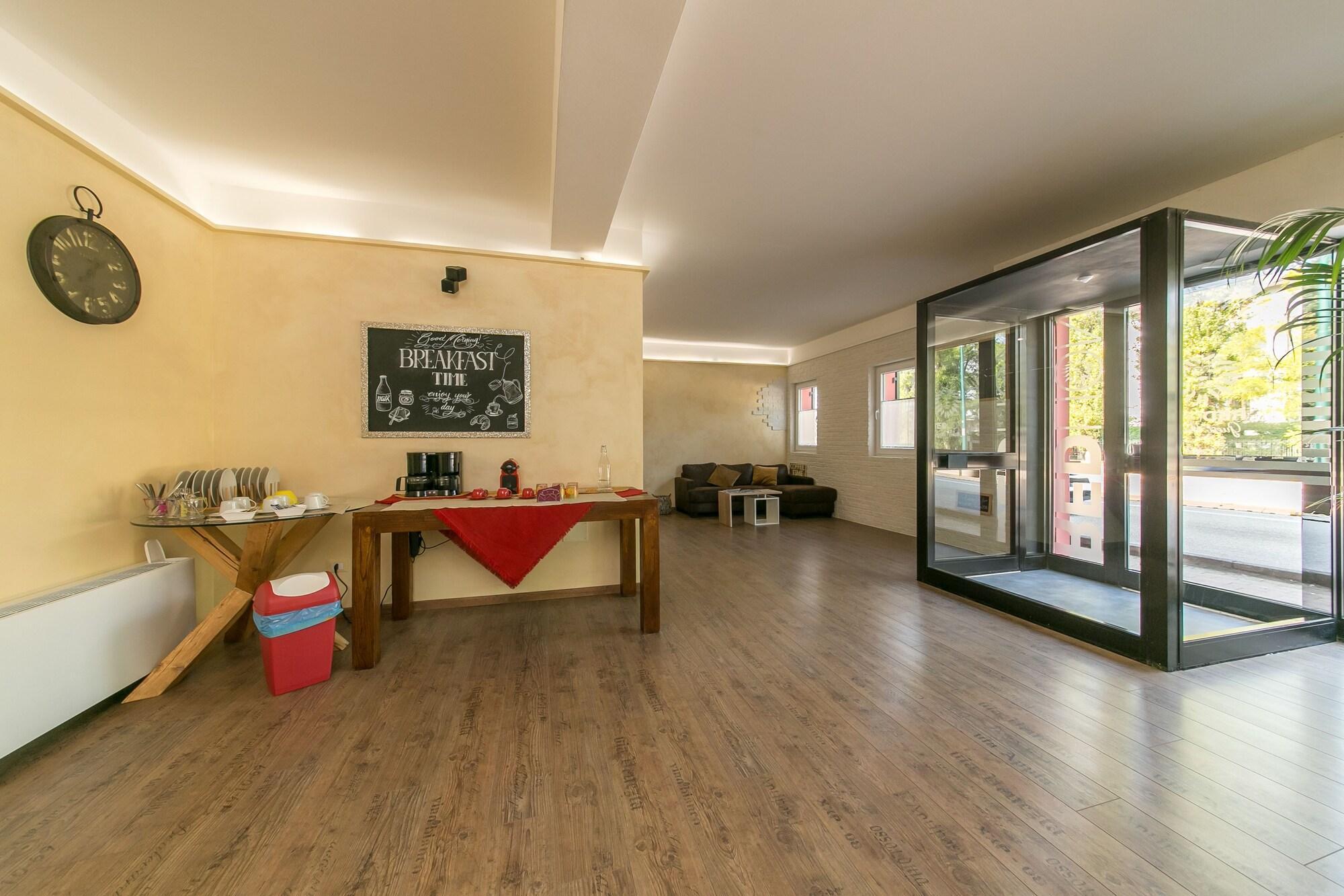 Vista Lobby Red Lion Guest House