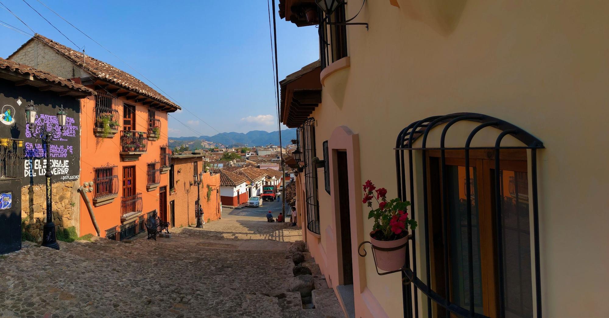 Vista Exterior Magnolias Boutique Suites & SPA