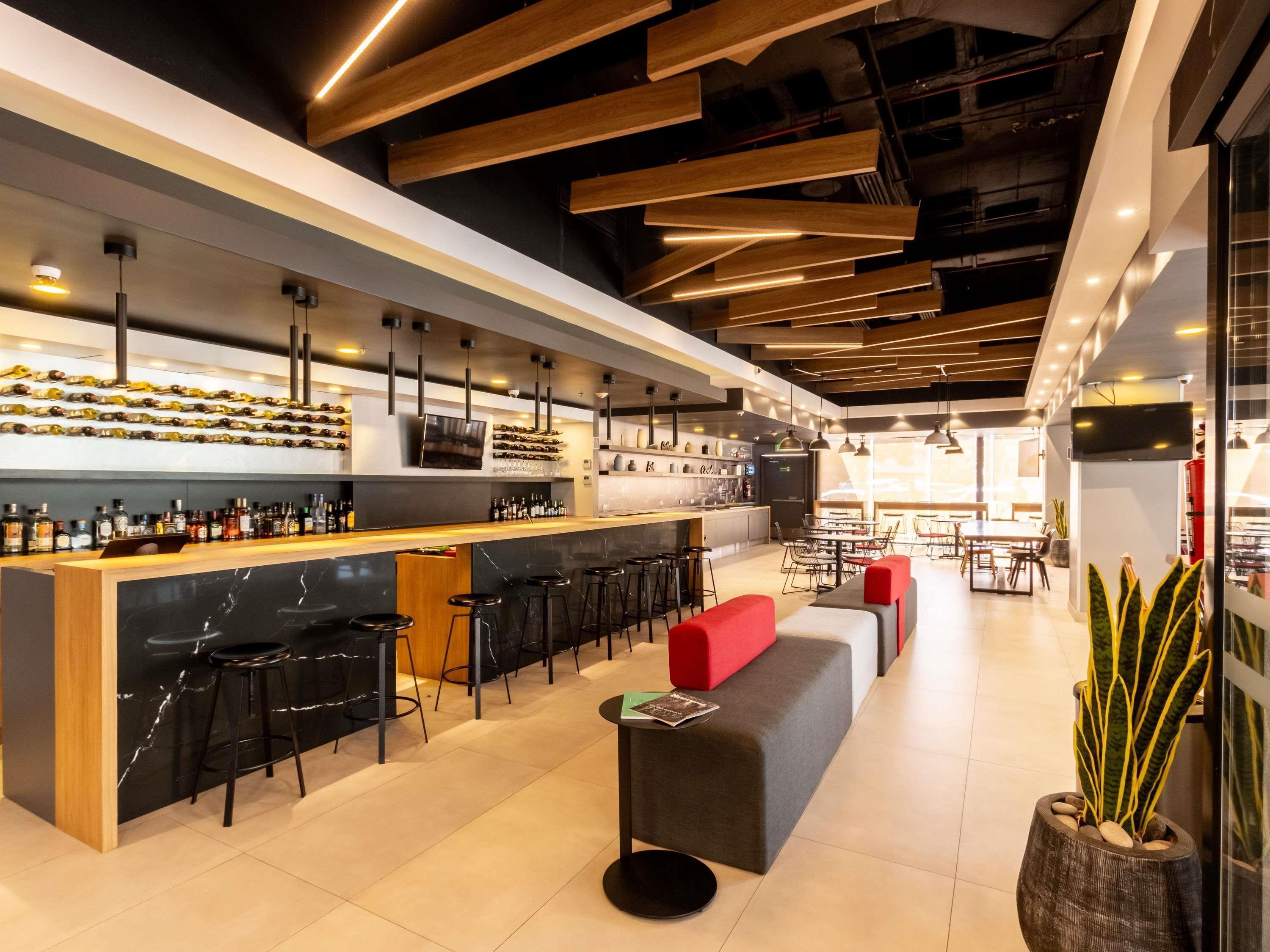 Bar/Salón Ibis Tijuana Zona Rio