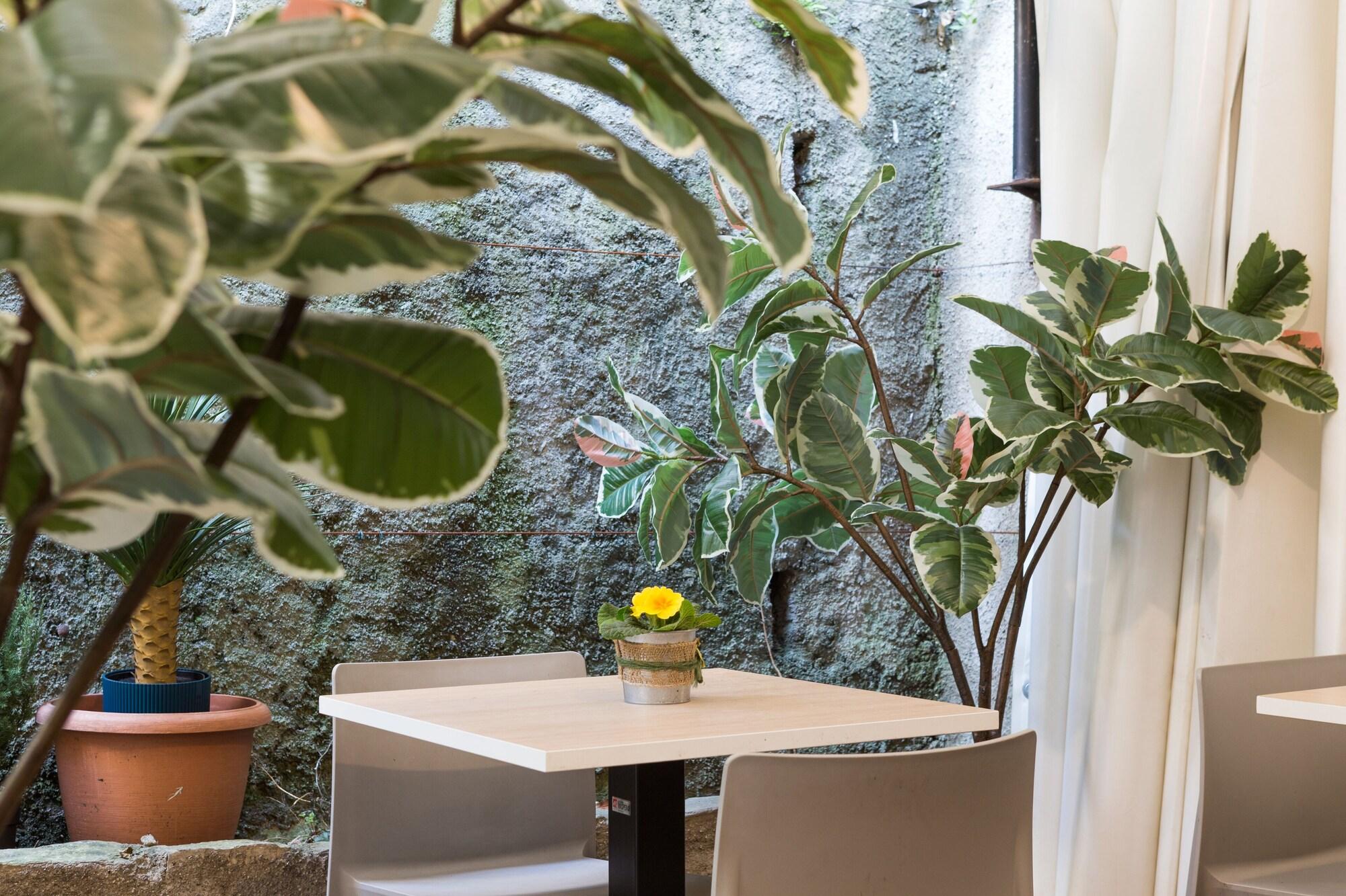 Vista Lobby The Convo Lake Como