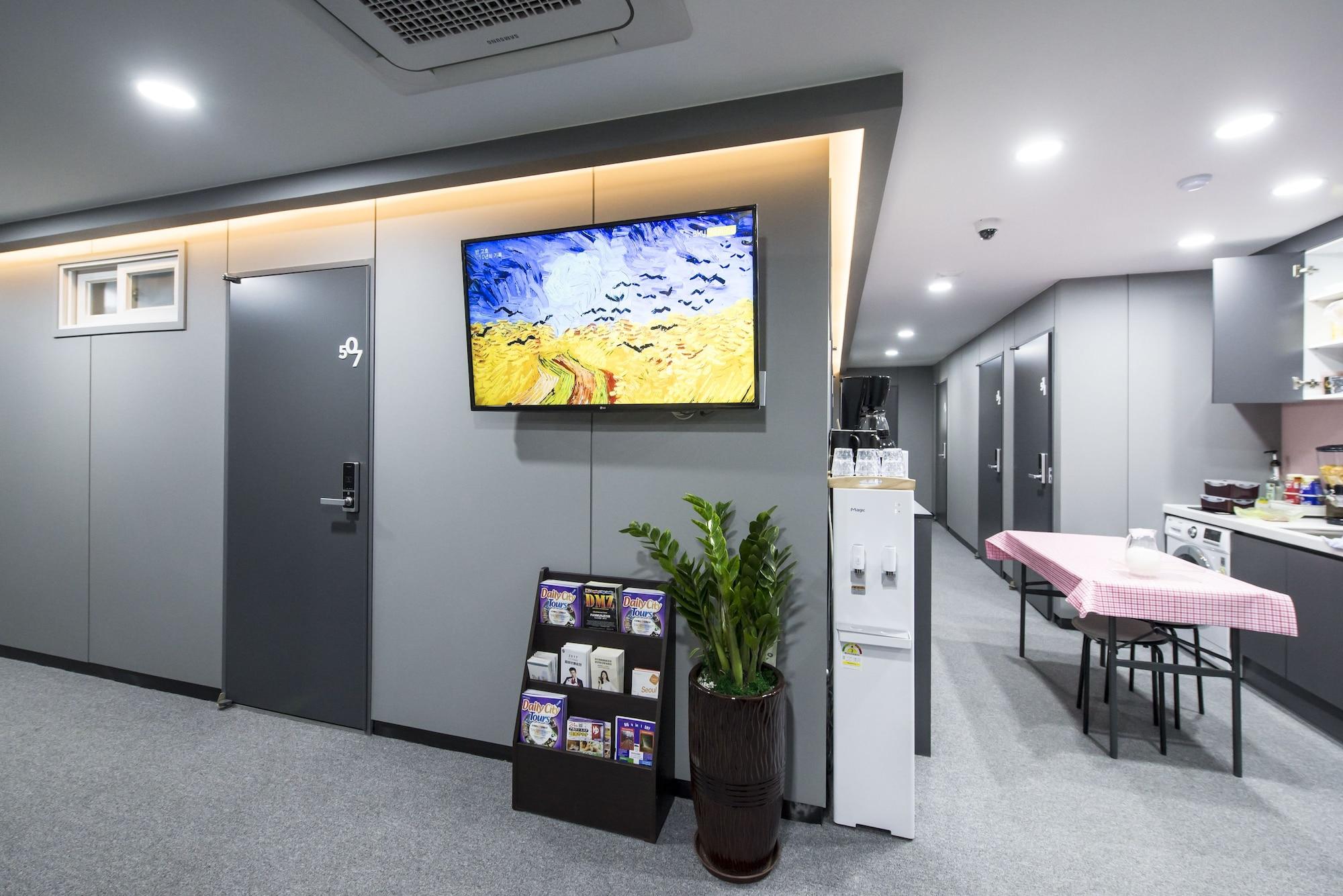 Varios Philstay Myeongdong Metro
