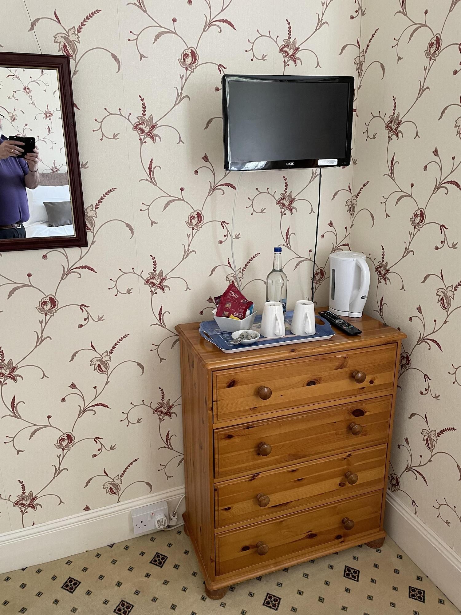 Varios Lorna Doone House