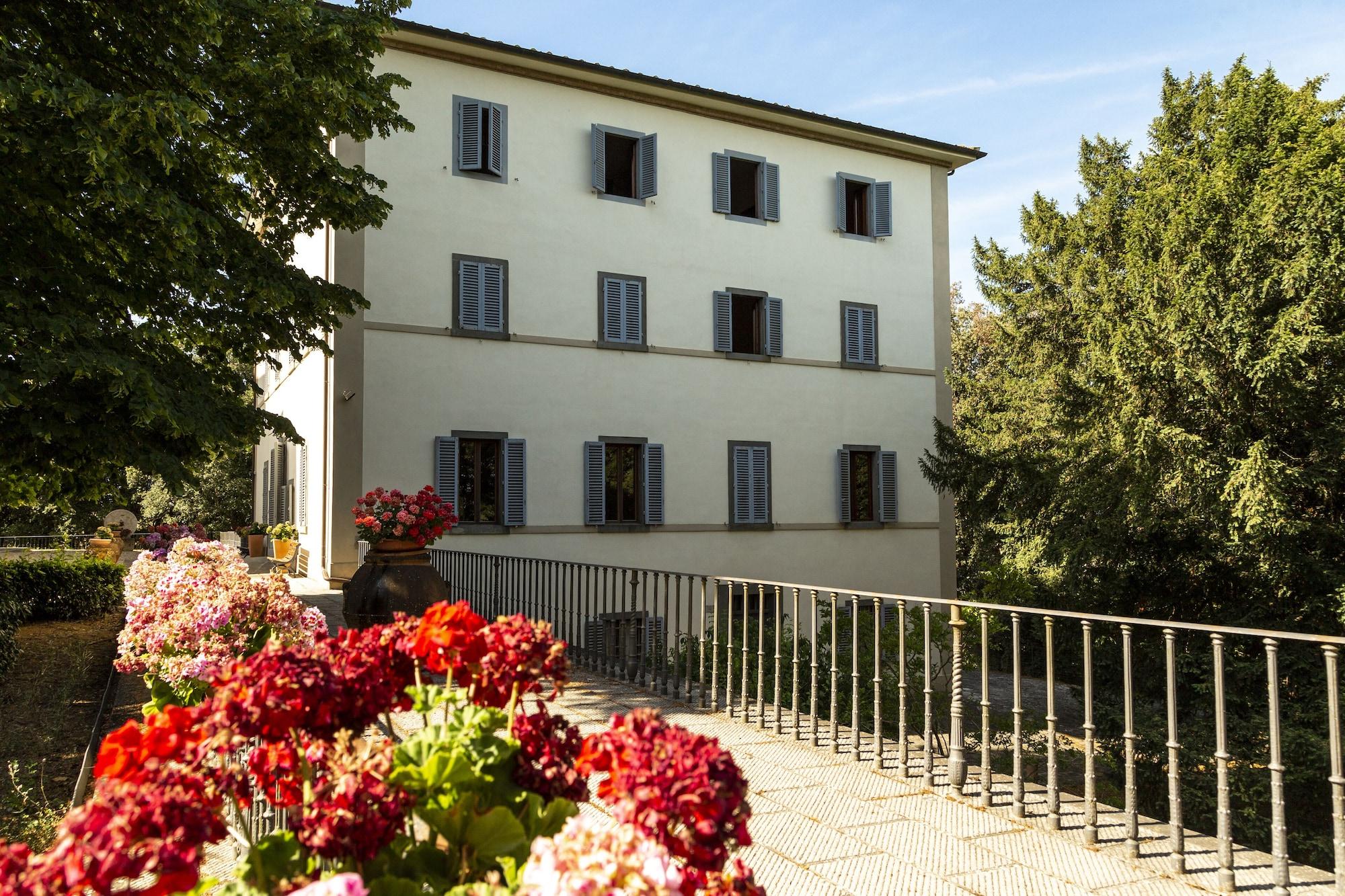 Varios Villa Montarioso