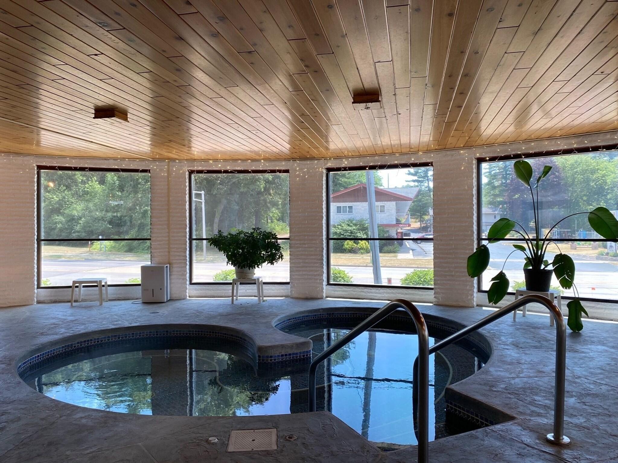 Spa Amber's Inn & Suites