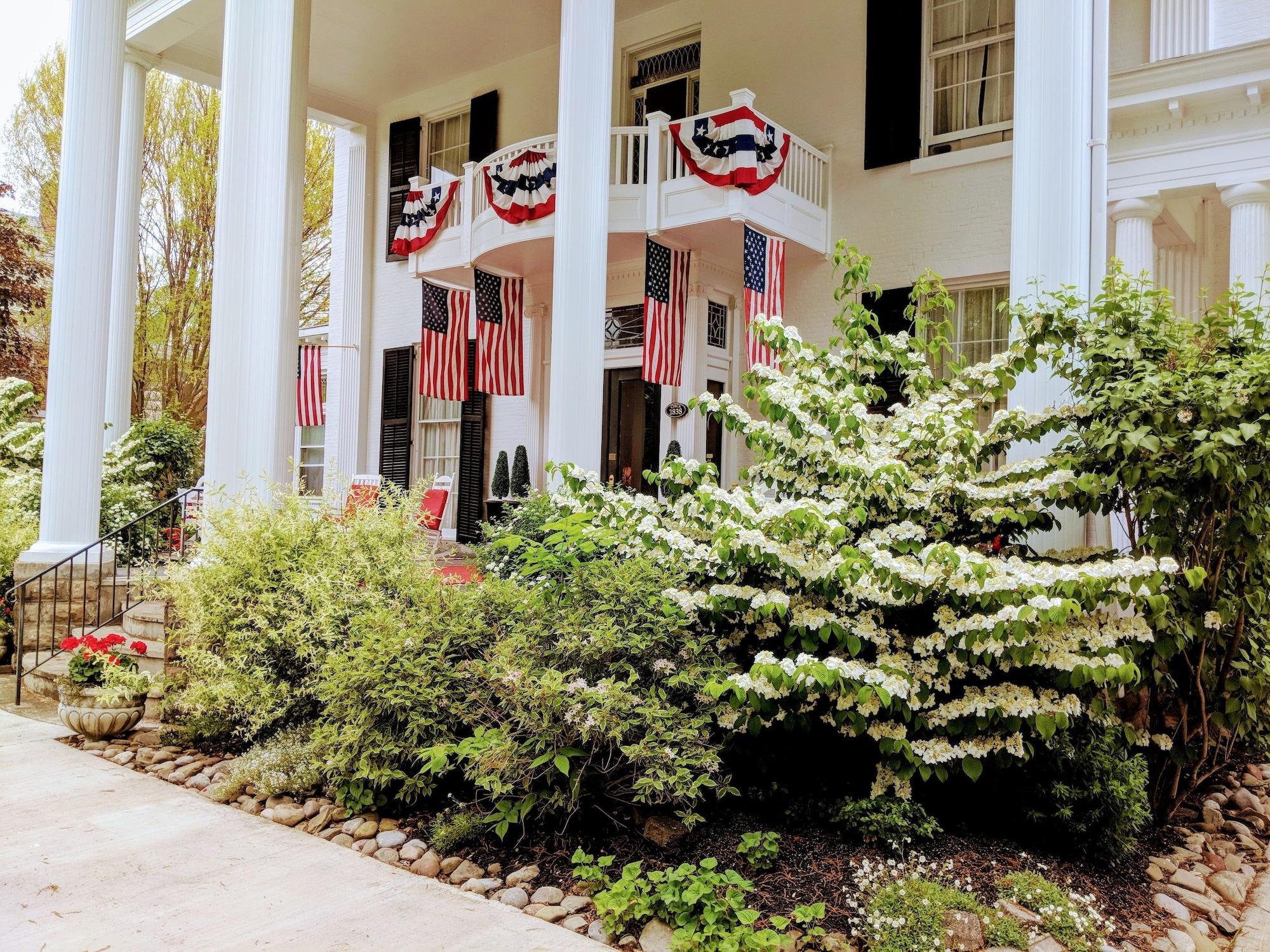 Vista Exterior Allegiance Bed and Breakfast