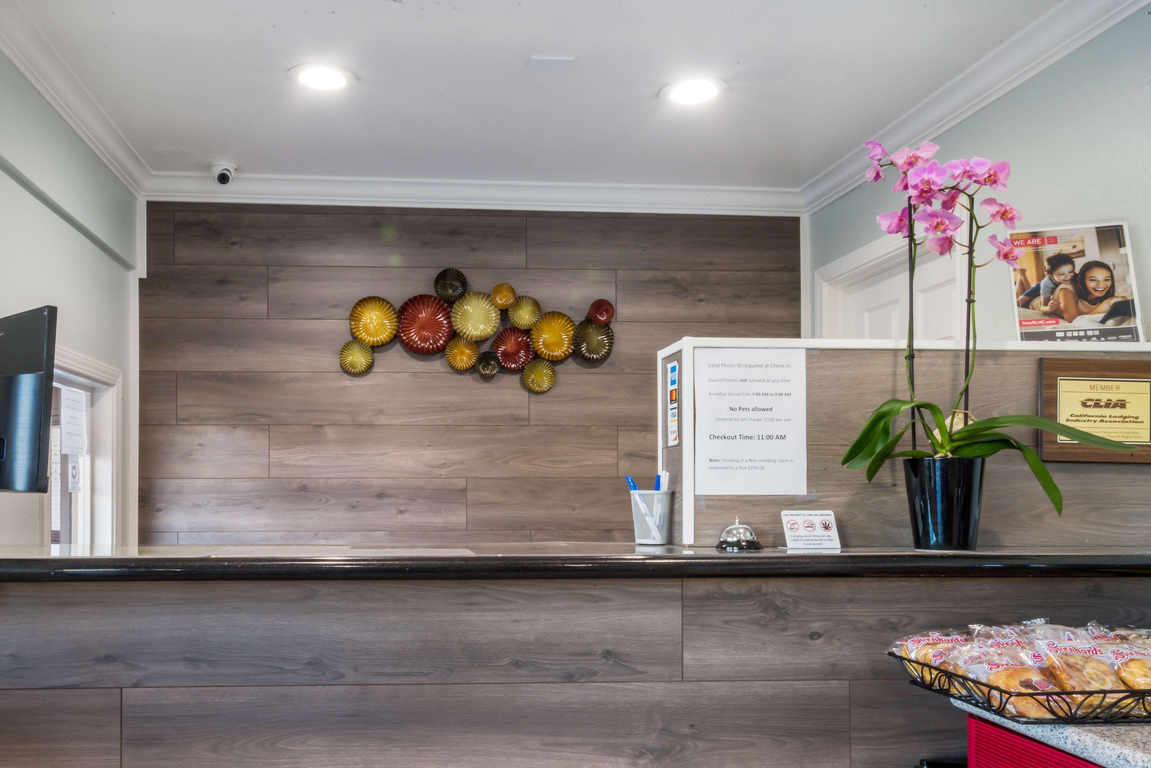 Vista Lobby Americas Best Value Inn Santa Rosa, CA