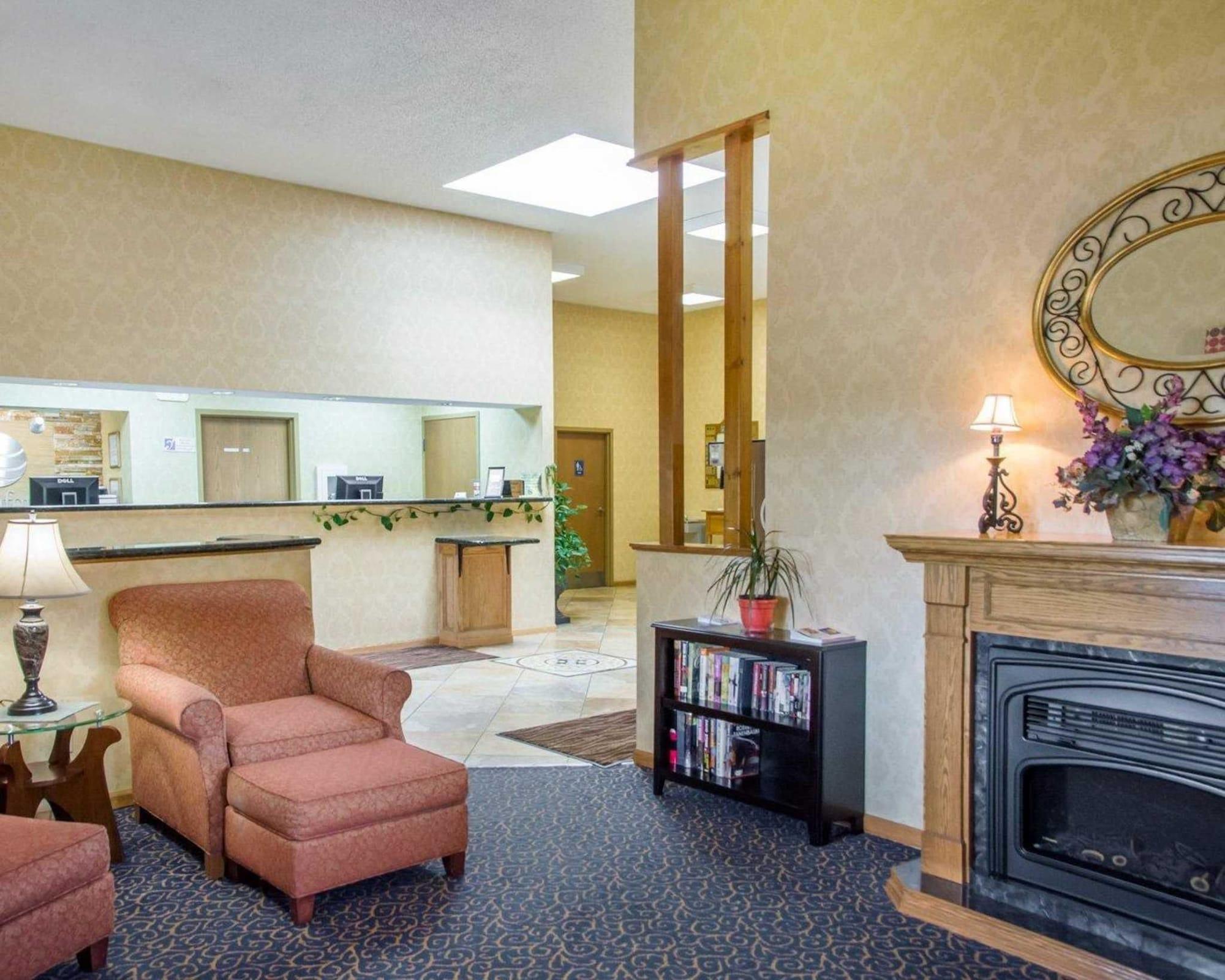Vista Lobby Comfort Inn Piketon near Fairgrounds