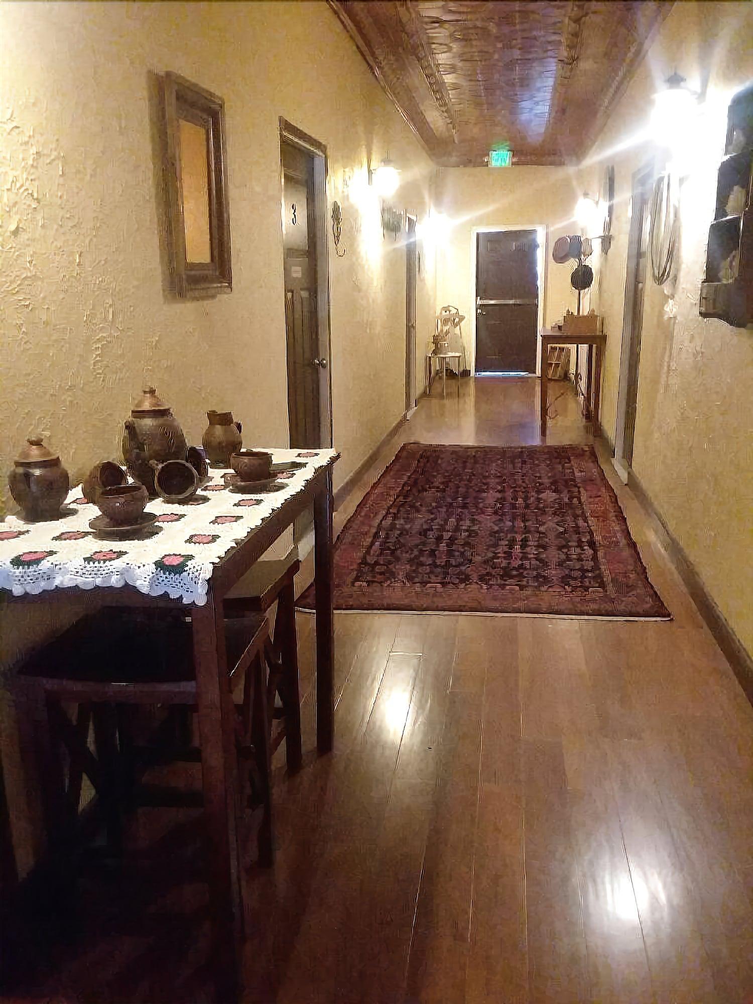 Vista Lobby Holly Inn Suites