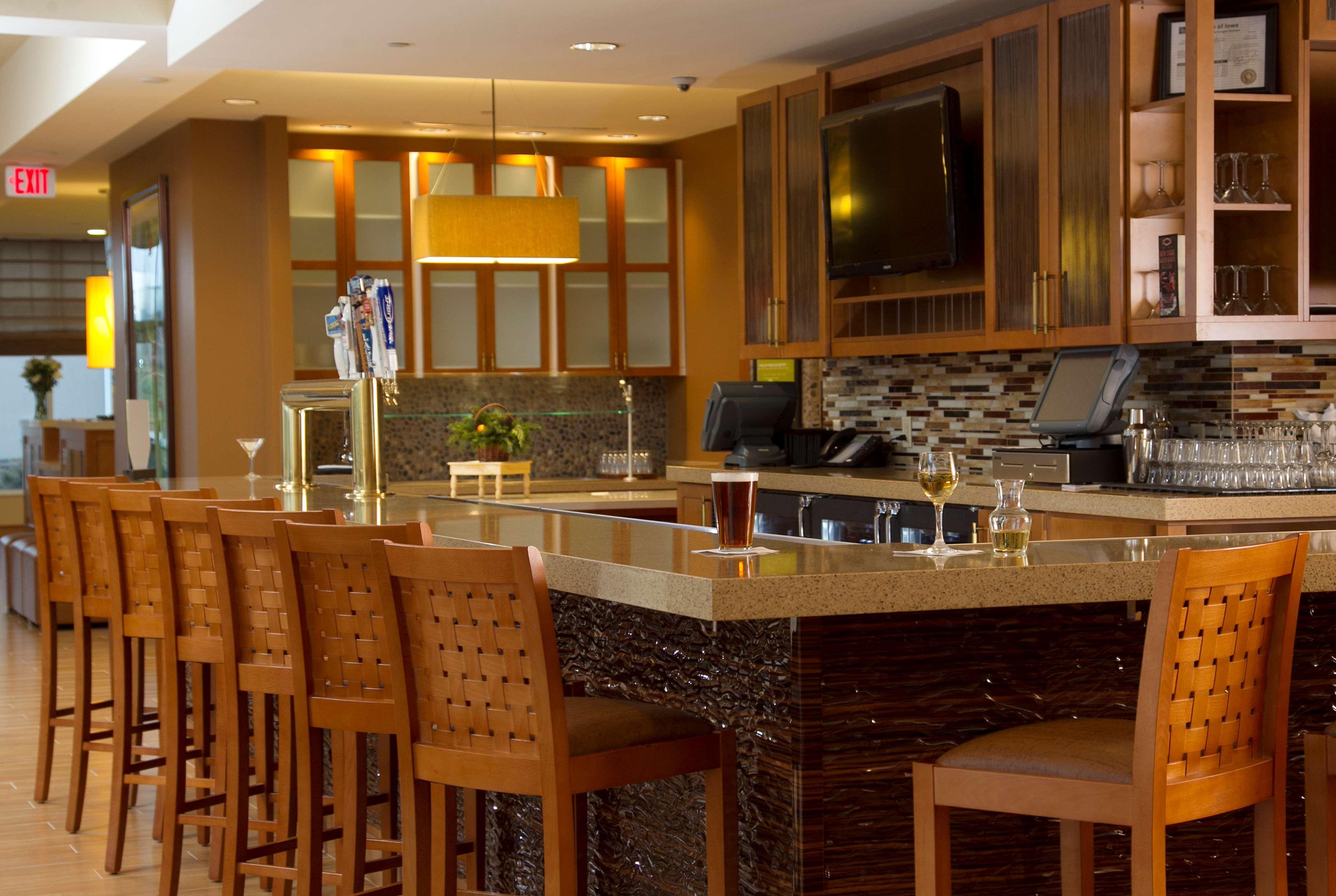 Bar/Salón Hilton Garden Inn Cedar Falls