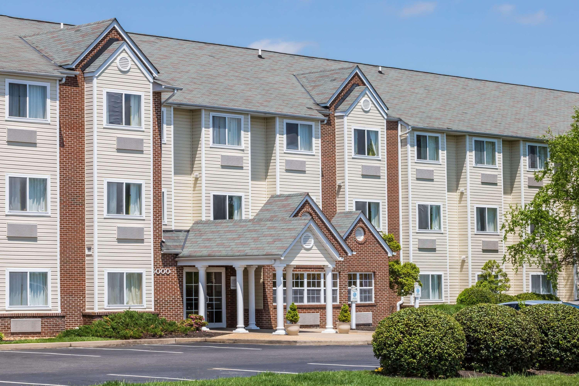 Vista Exterior Microtel Inn & Suites by Wyndham Richmond Airport
