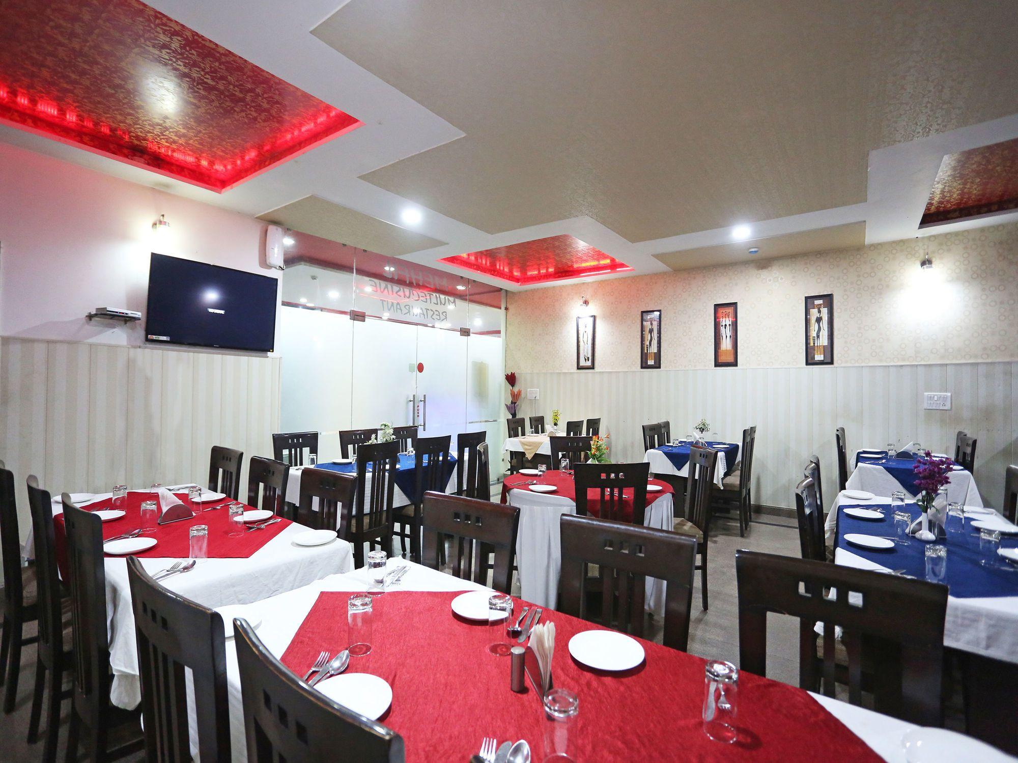 Restaurant OYO 9367 Hotel Taj Galaxy