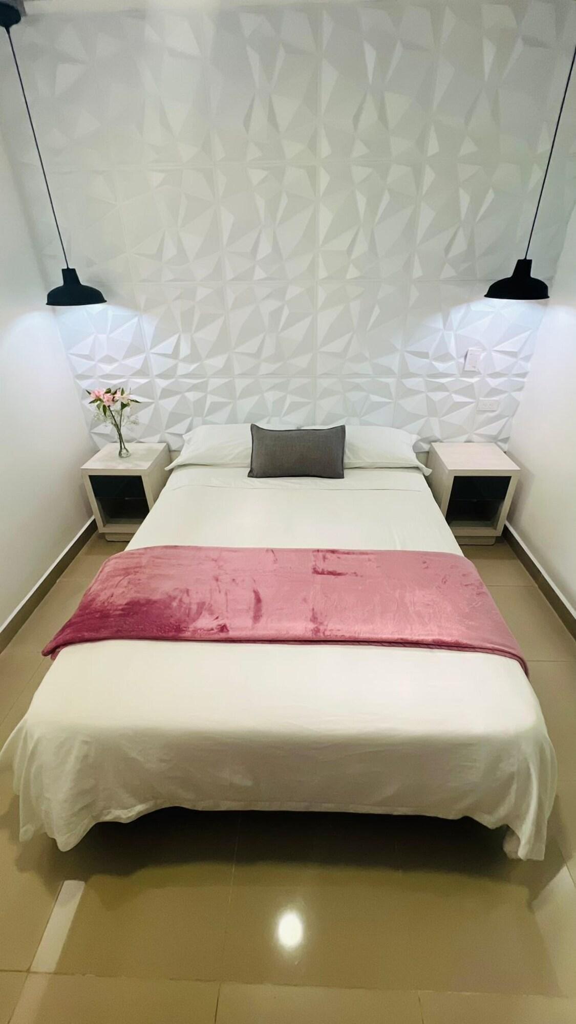 Varios Kromatic Hostel