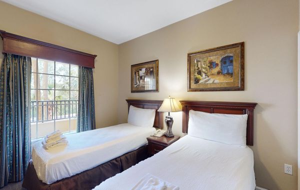 Inviting 4th-floor Condo With Elevator, Screened Balcony, Washer/dryer & AC - Hoteles cerca de Magic Kingdom en Orlando