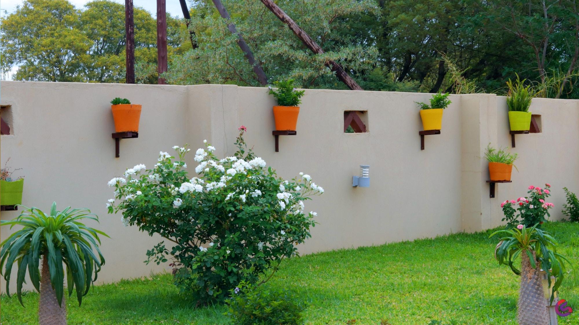 Vista Exterior Voyager Inn Hotel