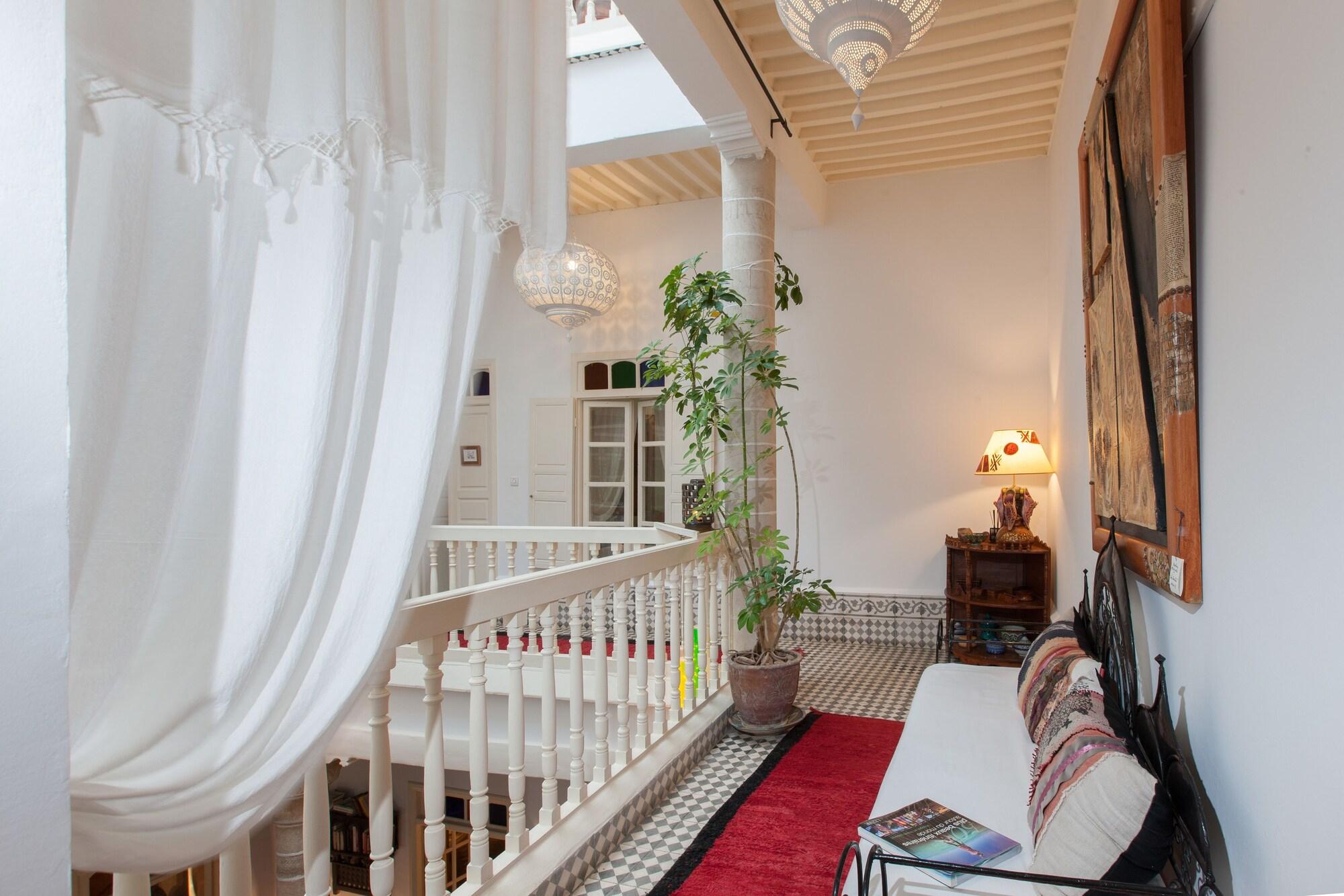 Varios Riad  Emotion