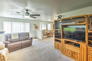 Alquiler Vacacional - Quaint Bullhead City Getaway ~ 2 Mi to River!