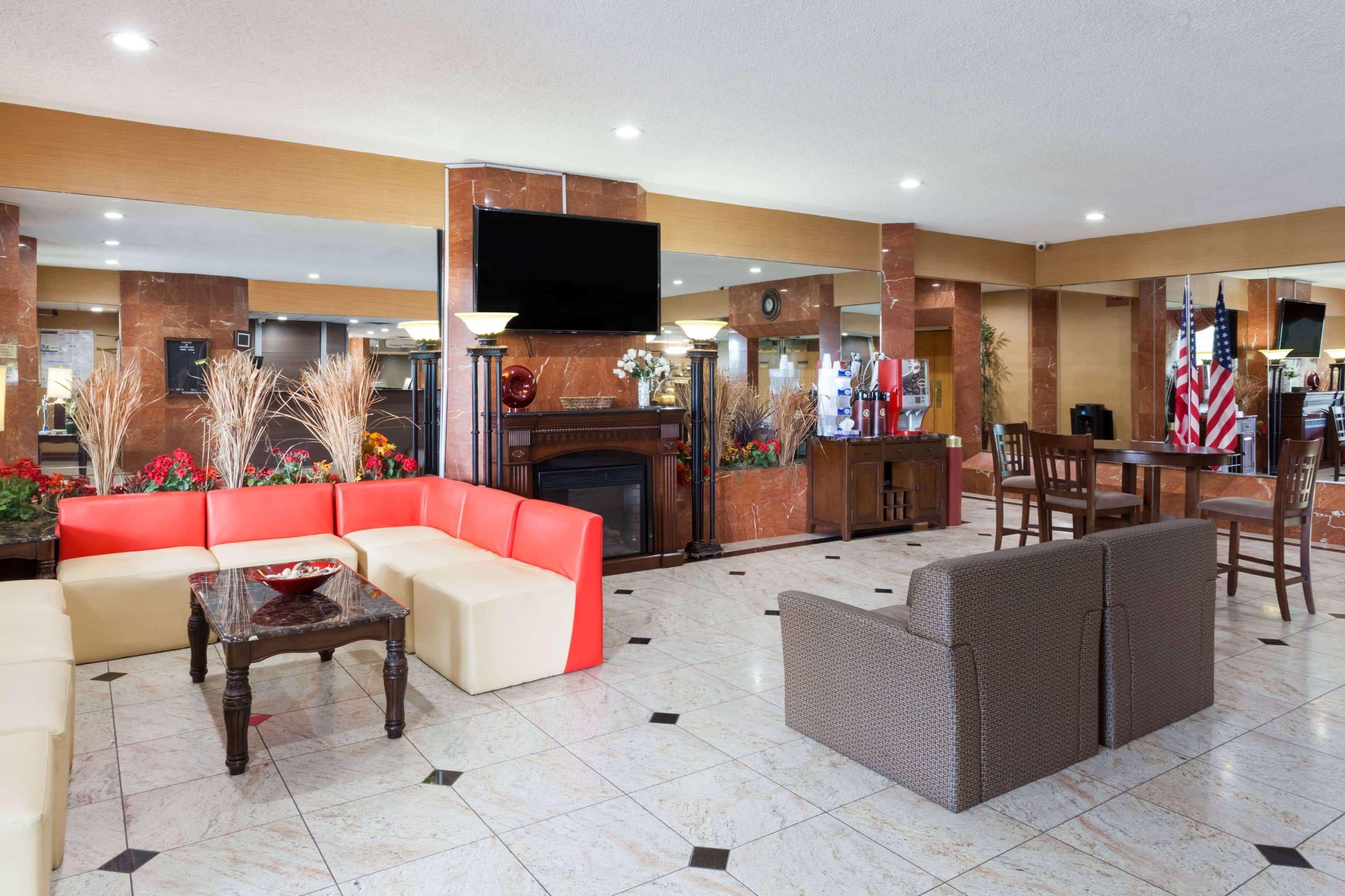 Vista Lobby Ramada by Wyndham Newburgh/West Point