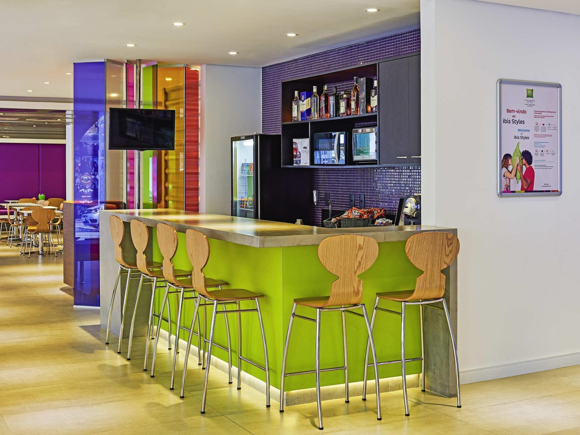 Bar/Salón ibis Styles Balneario Camboriu